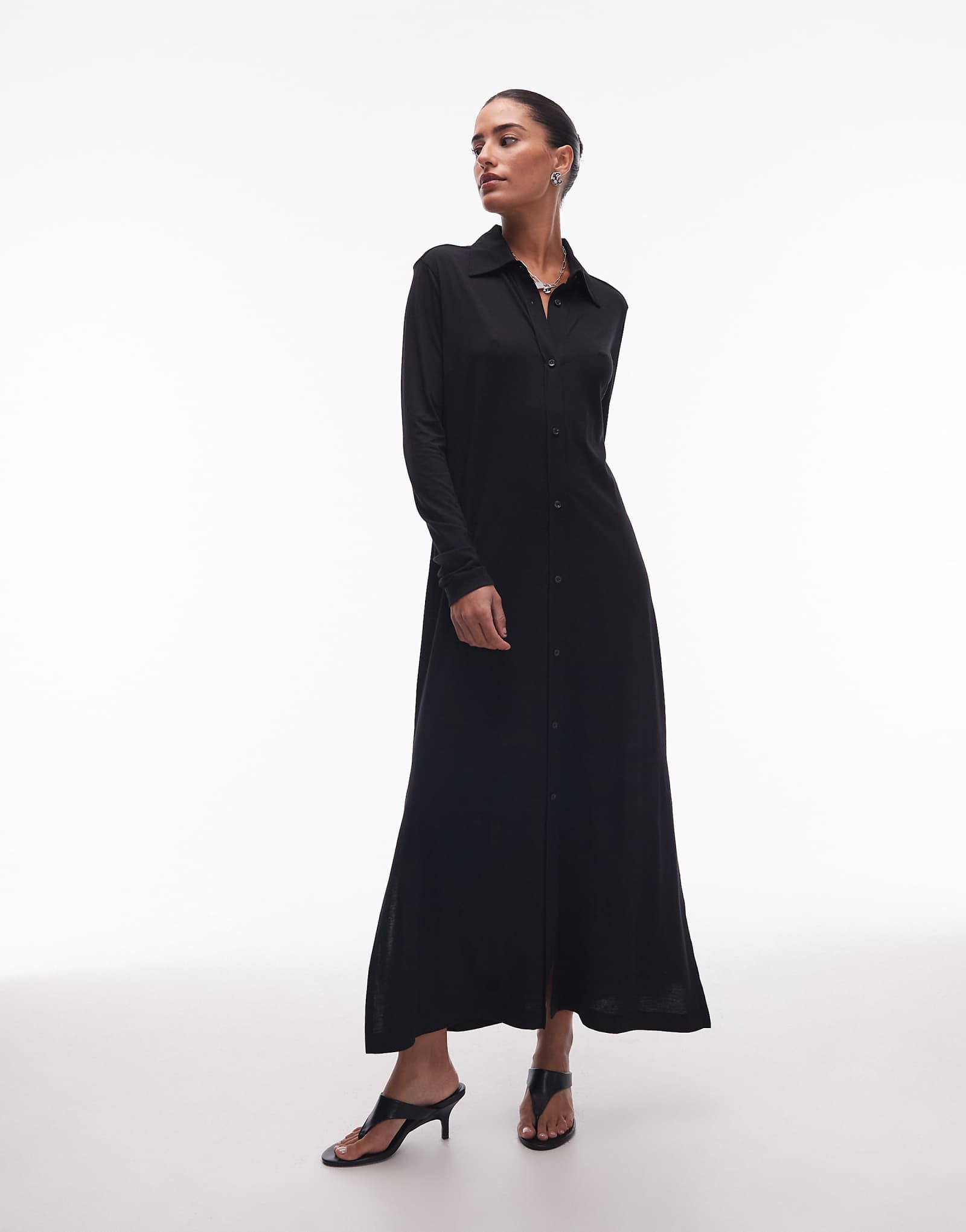 Стрейчевое платье-рубашка миди а-силуэта ARKET черного цвета 28190₽