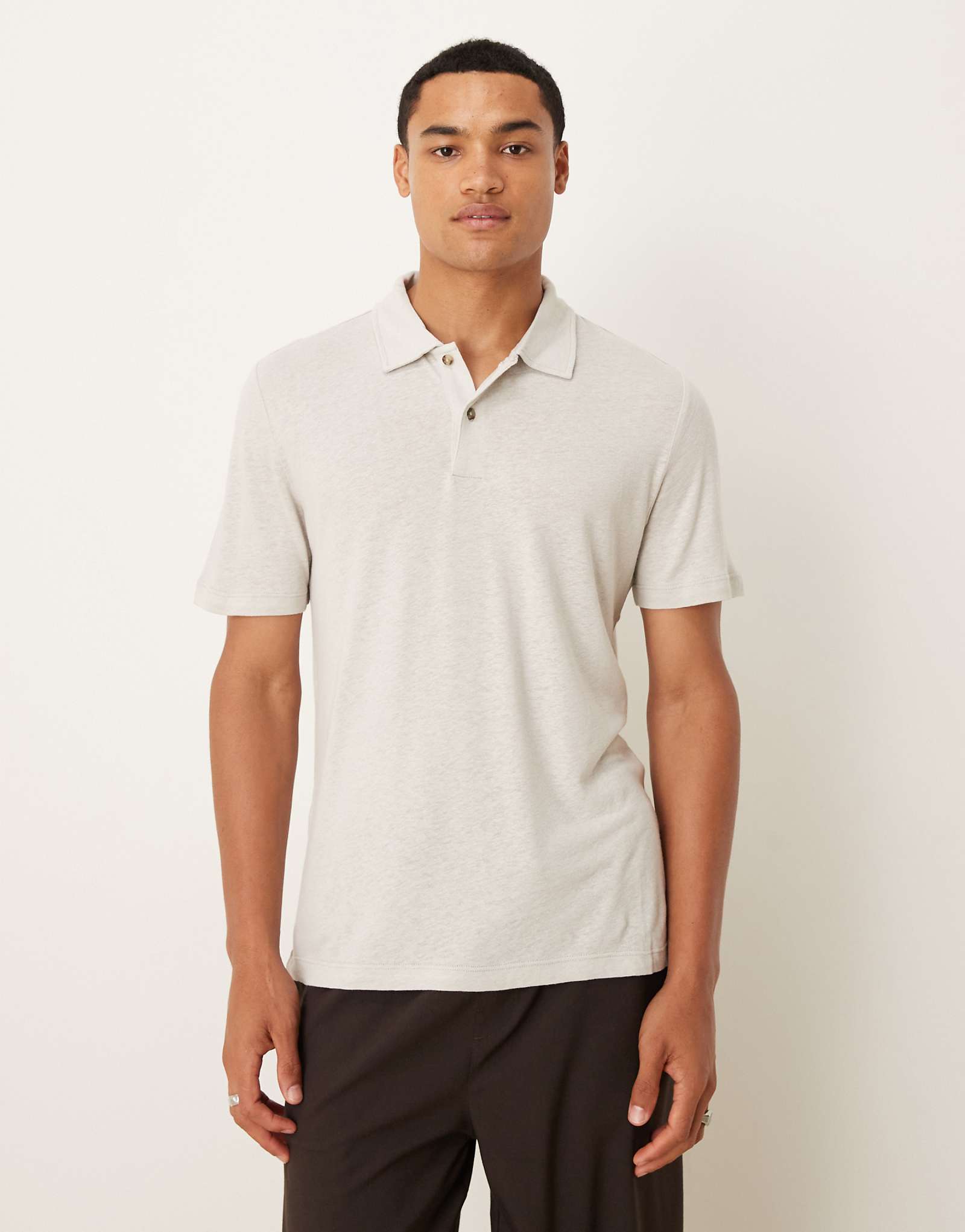 Рубашка поло из льна Mango с коротким рукавом из натурального льна выглядит непринужденно 9190₽