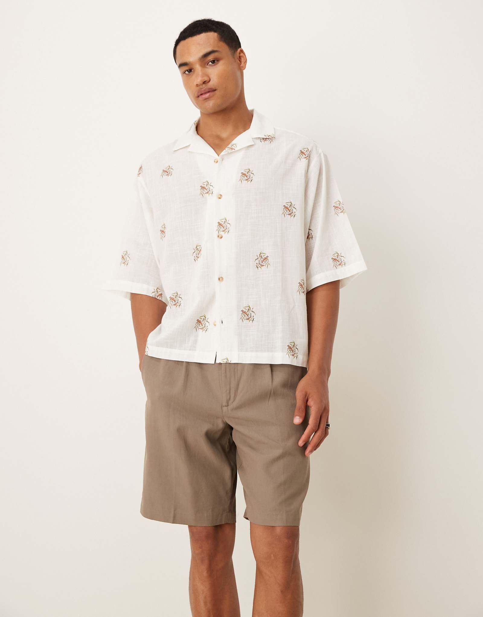 Шорты с плиссированной отделкой из смеси хлопка Mango коричневого цвета 12190₽