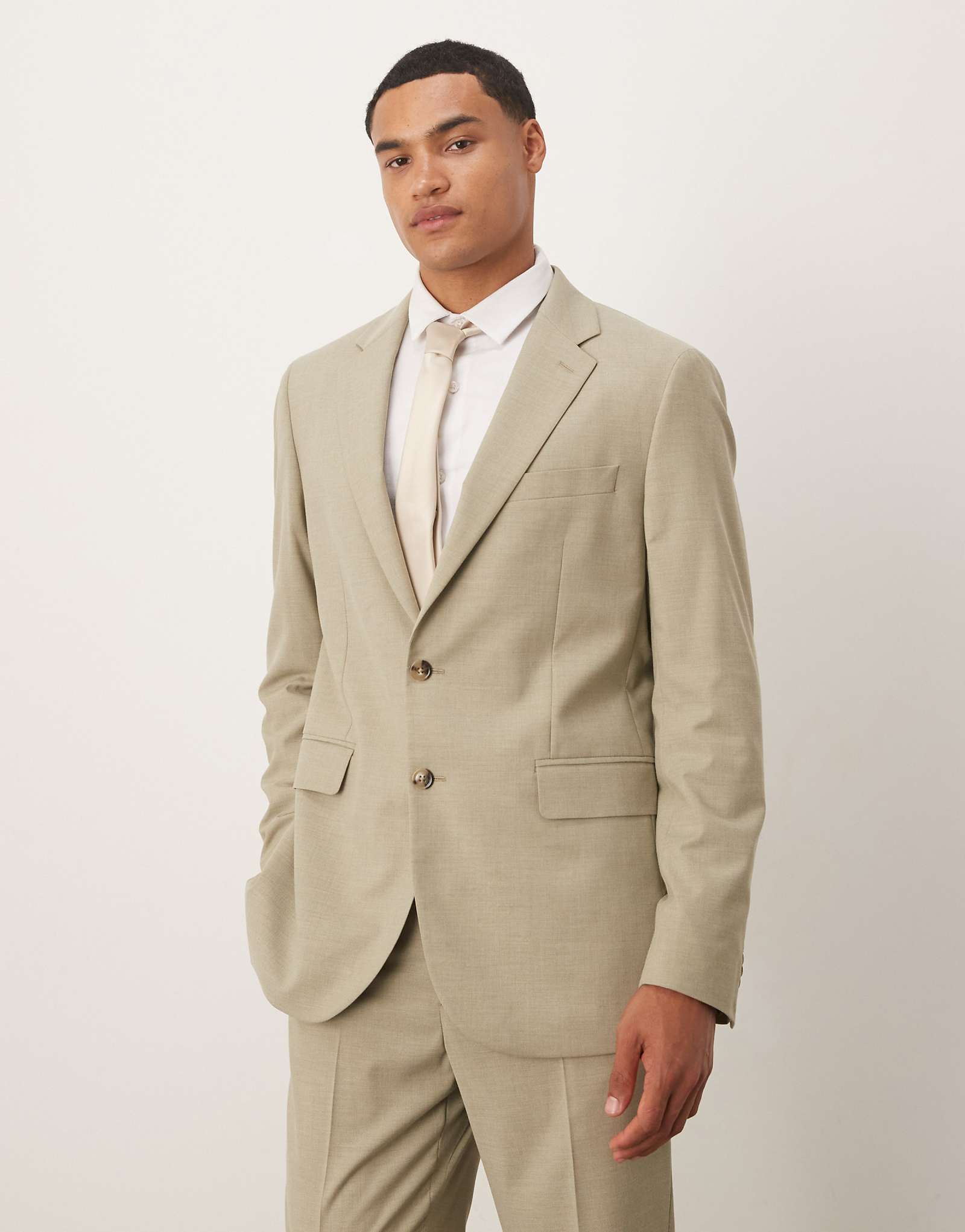 Приталенный блейзер Mango бледно-зеленого цвета - часть комплекта 32990₽