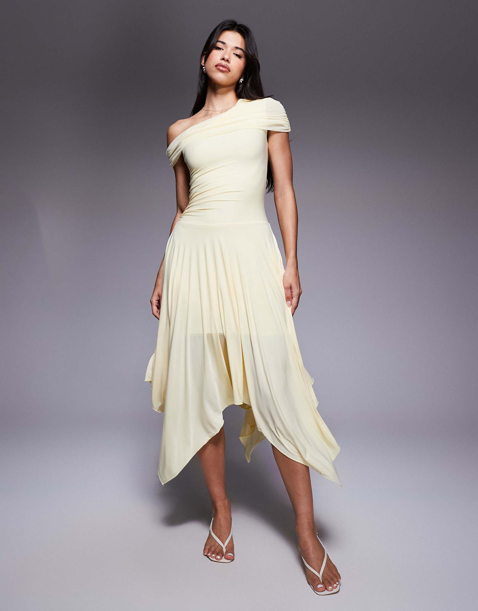 Эксклюзивное двухслойное облегающее платье миди с асимметричной драпировкой Kaiia, заниженной талией и подолом в виде носового платка лимонного цвета