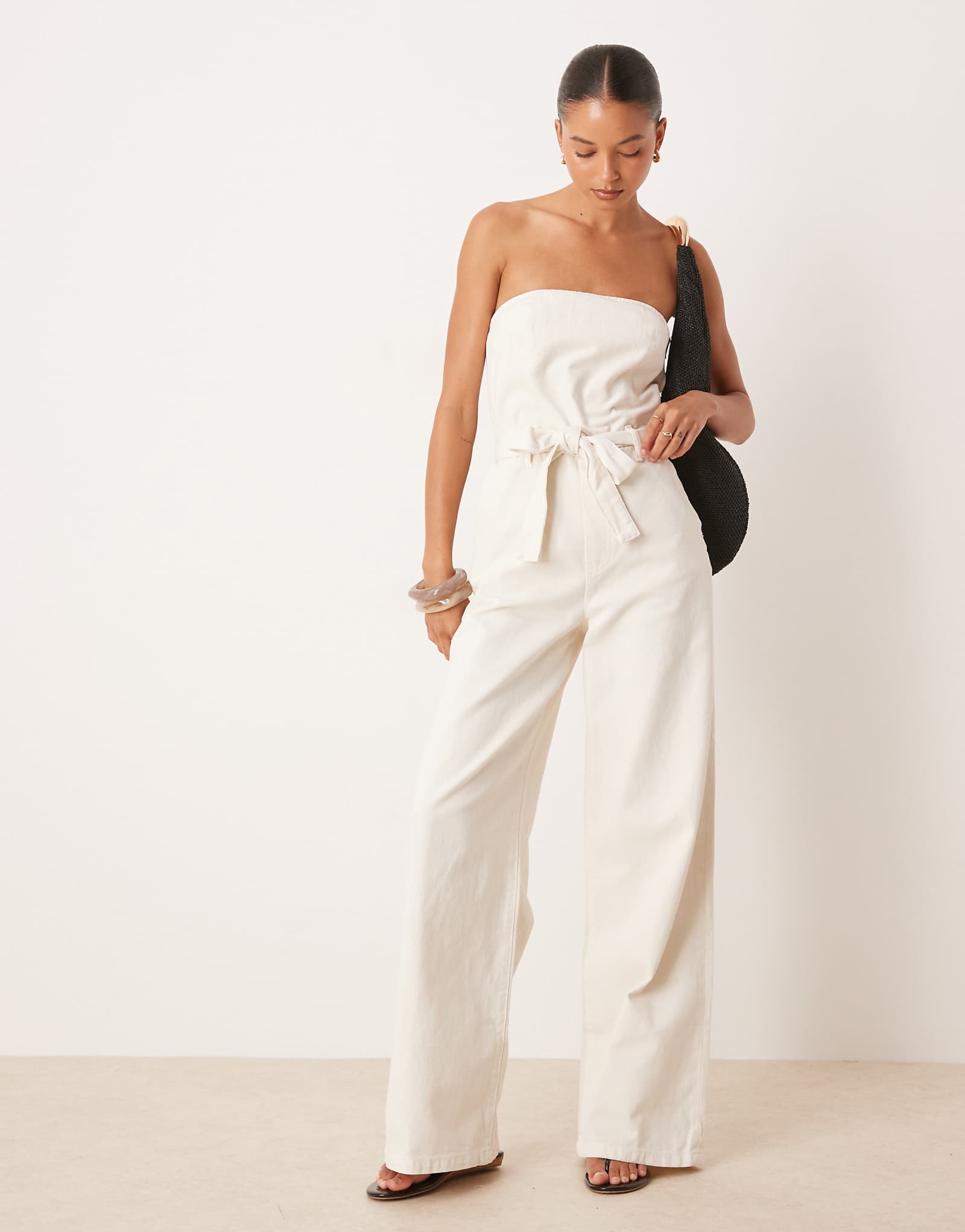 Комбинезон-бандо из хлопка Mango с поясом белого цвета 28590₽