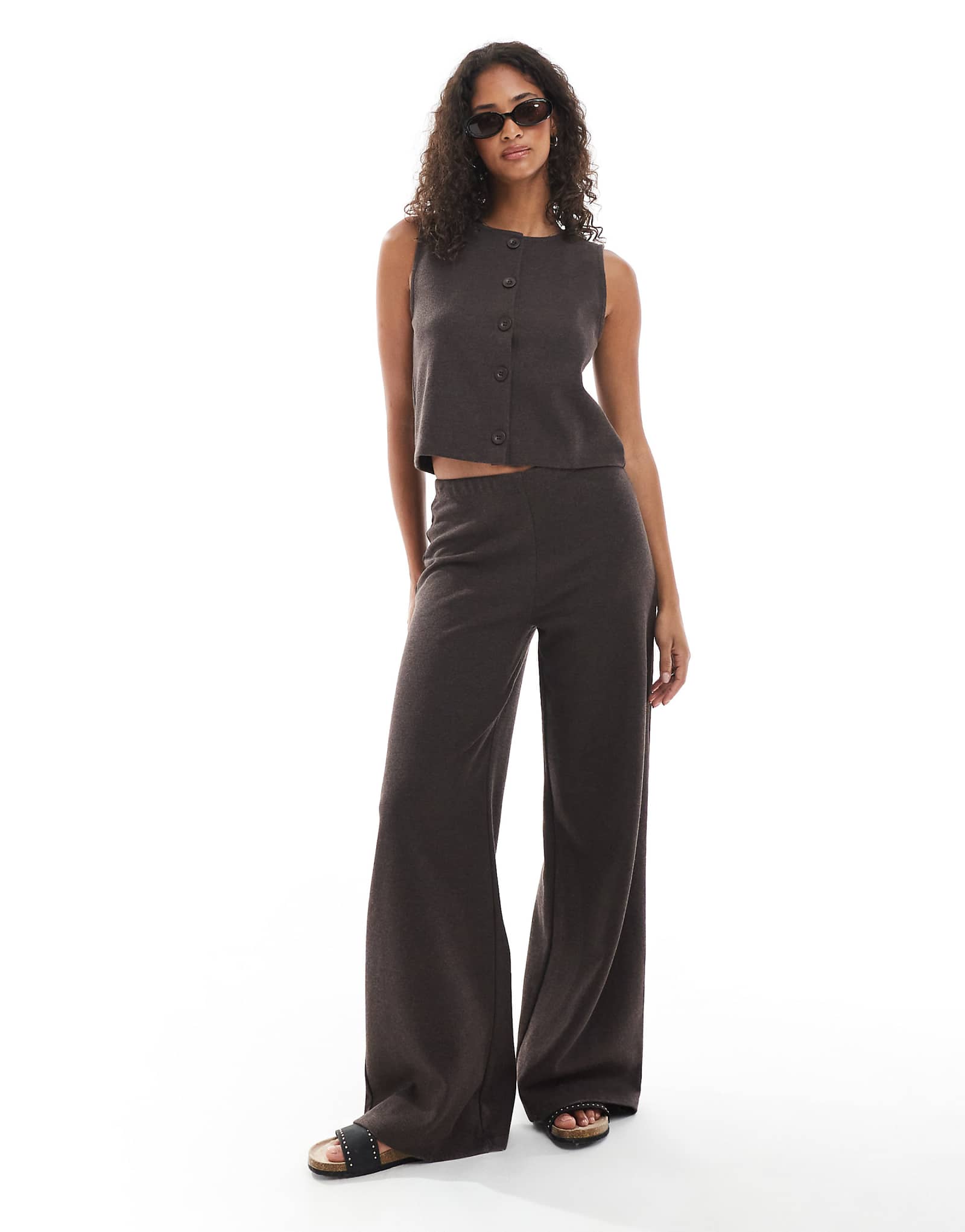 Широкие брюки из мягкого трикотажа в рубчик премиум-класса Miss Selfridge шоколадного цвета 10890₽