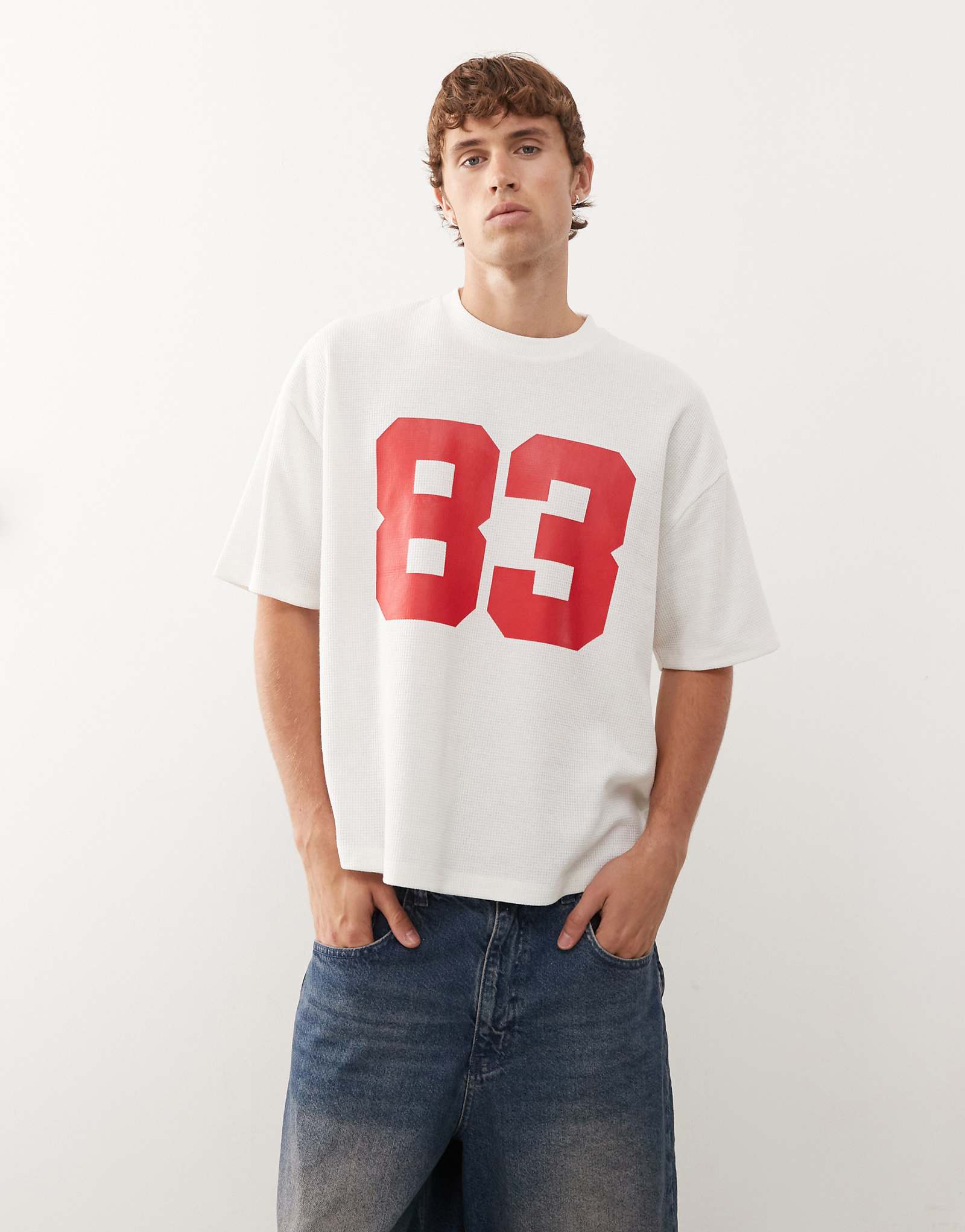 Облегающая футболка COLLUSION со спортивным принтом и вафельным трикотажем белого цвета 8790₽