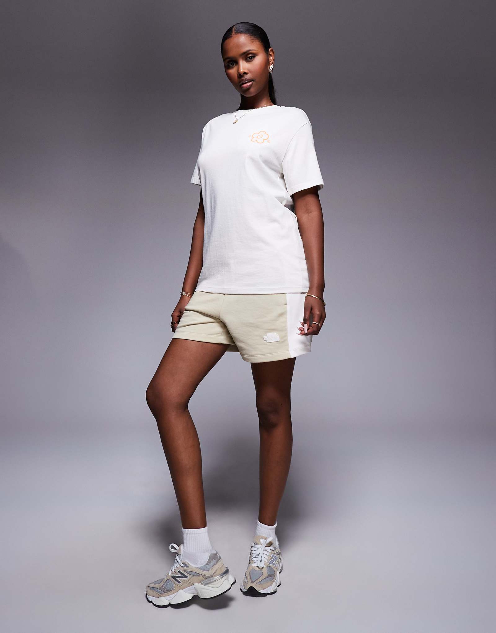 Свободные махровые шорты The North Face коричневого цвета 13290₽