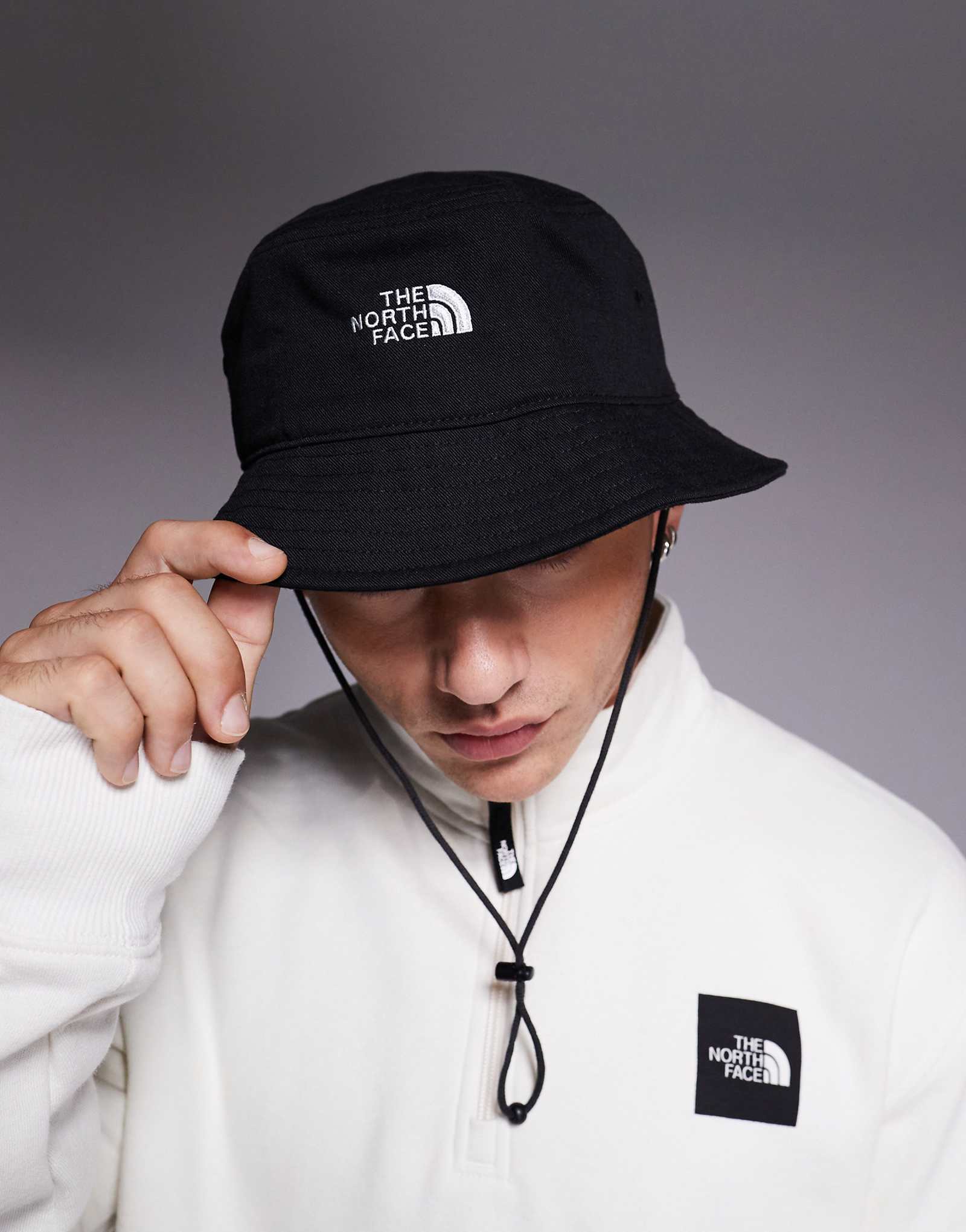 Черная широкополая шляпа North Face Norm 8590₽