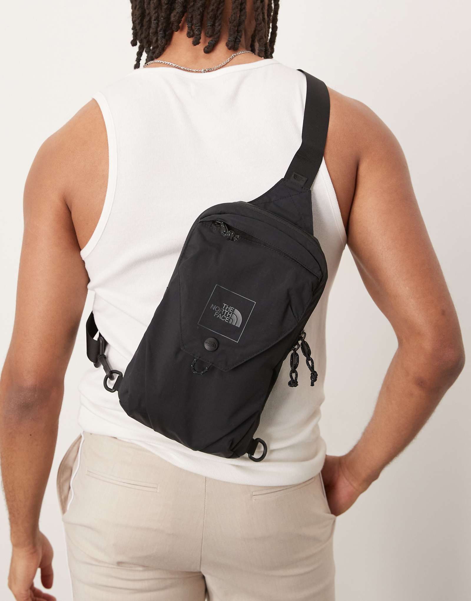 Сумка-слинг The North Face черного цвета 11190₽