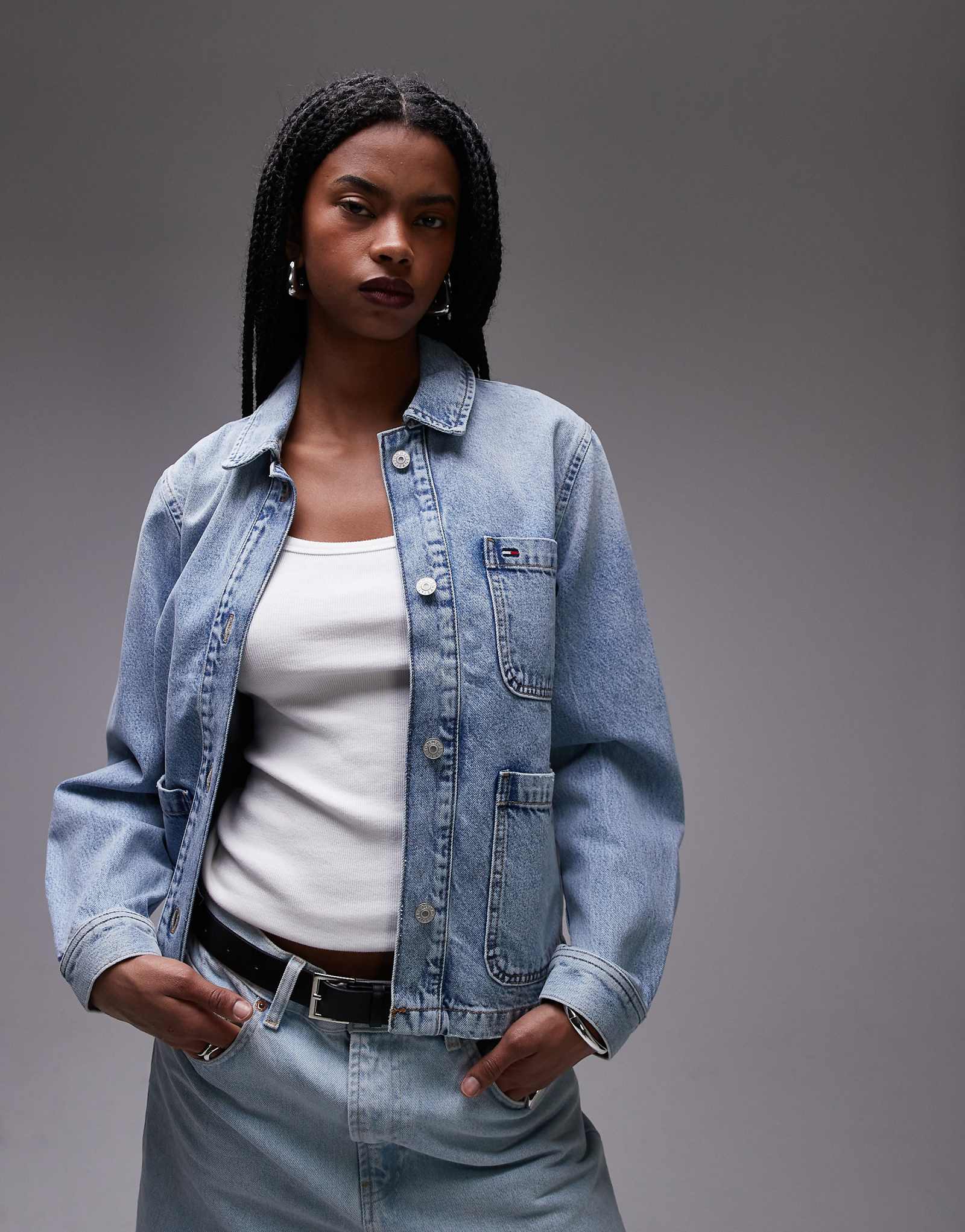 Джинсовая куртка Tommy Jeans из легкой стирки 29790₽