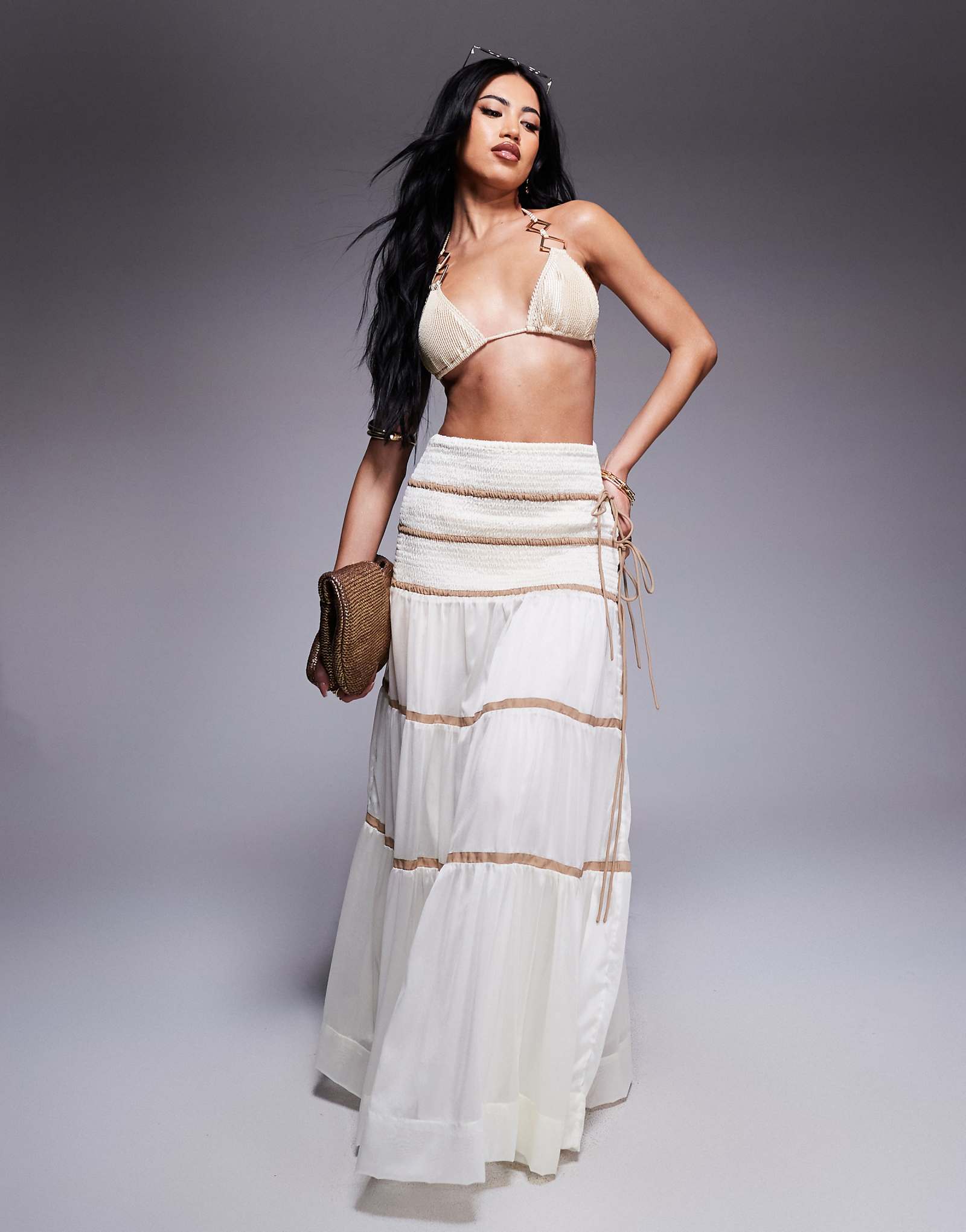 Пляжная юбка макси в многоуровневом стиле South Beach с контрастной окантовкой кремового цвета 13690₽