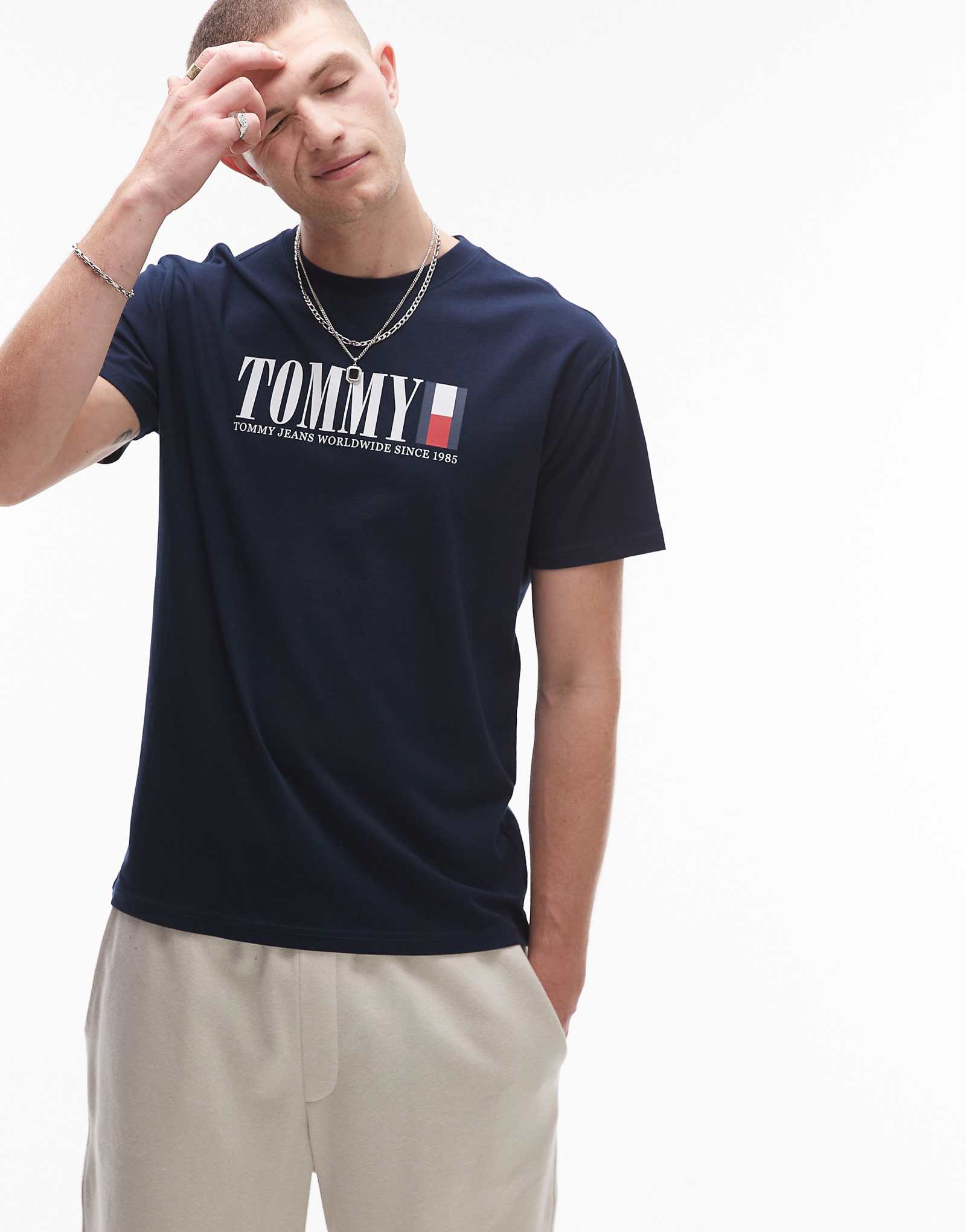 Футболка с логотипом Tommy Jeans linear flag темно-синего цвета 8990₽