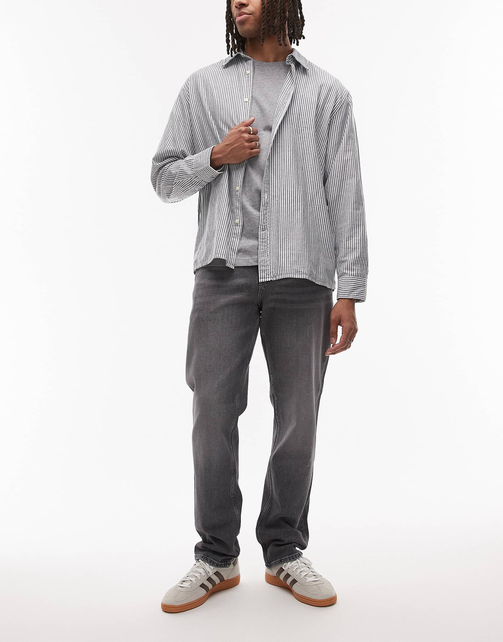 Джинсы Tommy Jeans Ryan с узкими прямыми штанинами серого цвета 23890₽