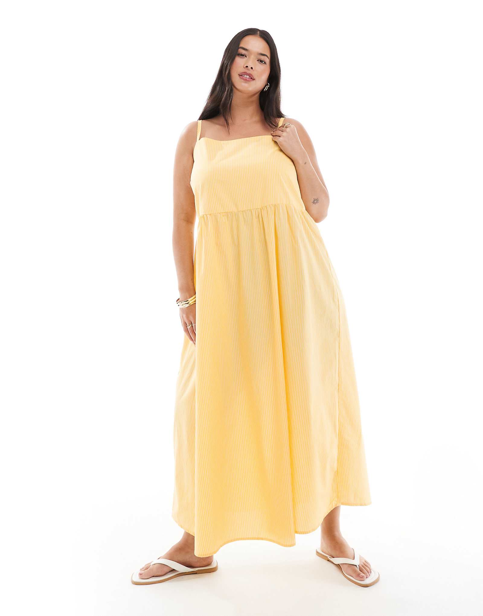 Облегающее платье миди на бретелях в бледно-желтую полоску