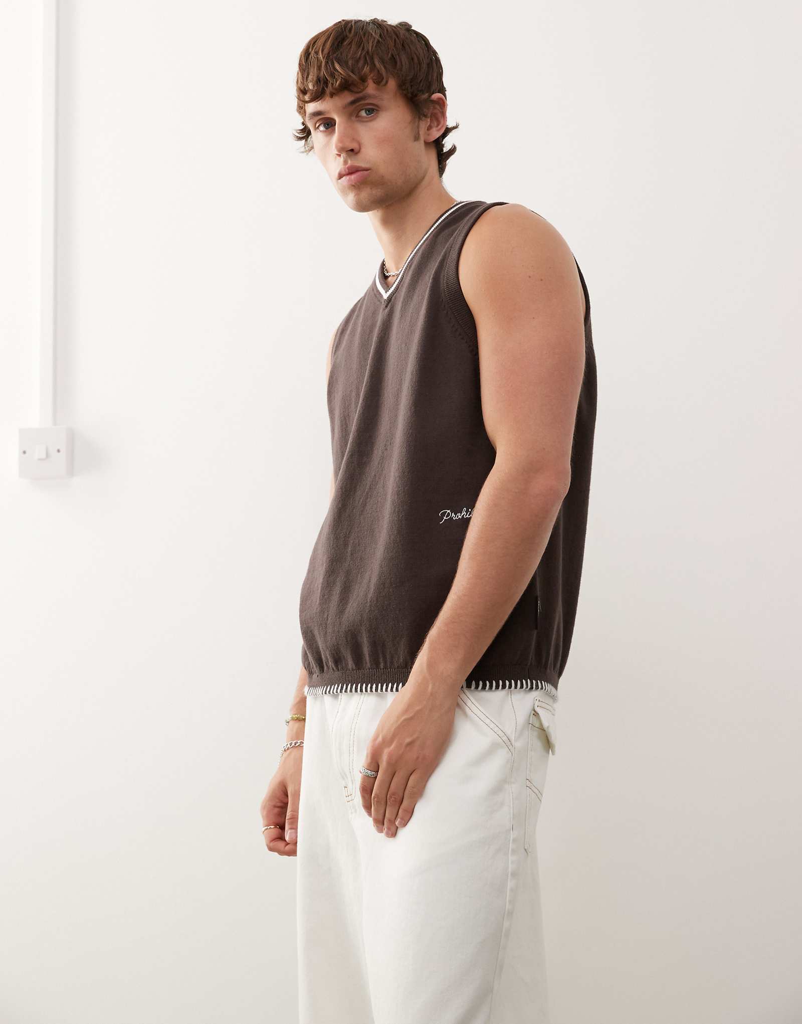 Запрещенная вязаная майка шоколадно-коричневого цвета 17190₽