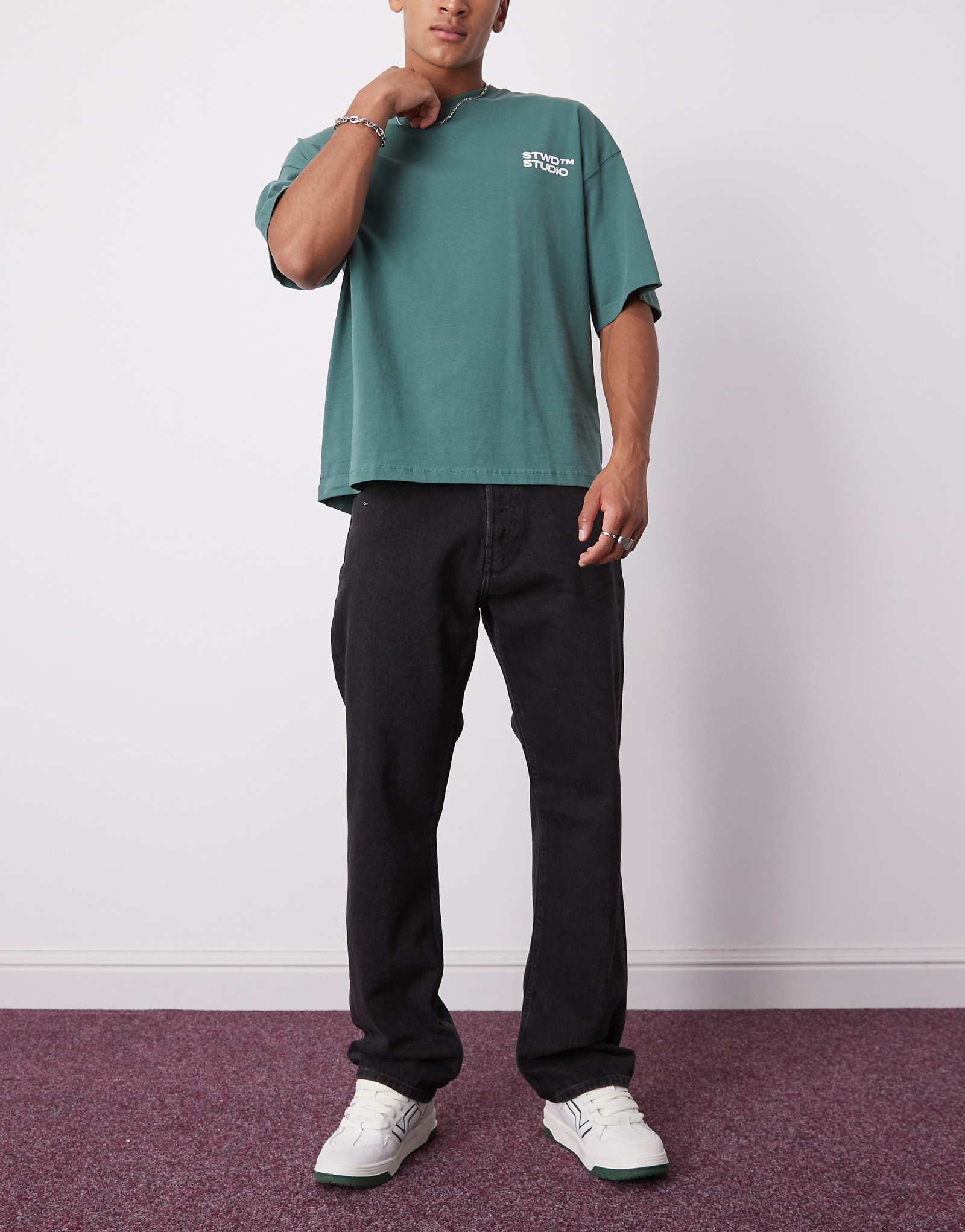 Джинсы прямые Weekday свободного кроя черного цвета 17790₽