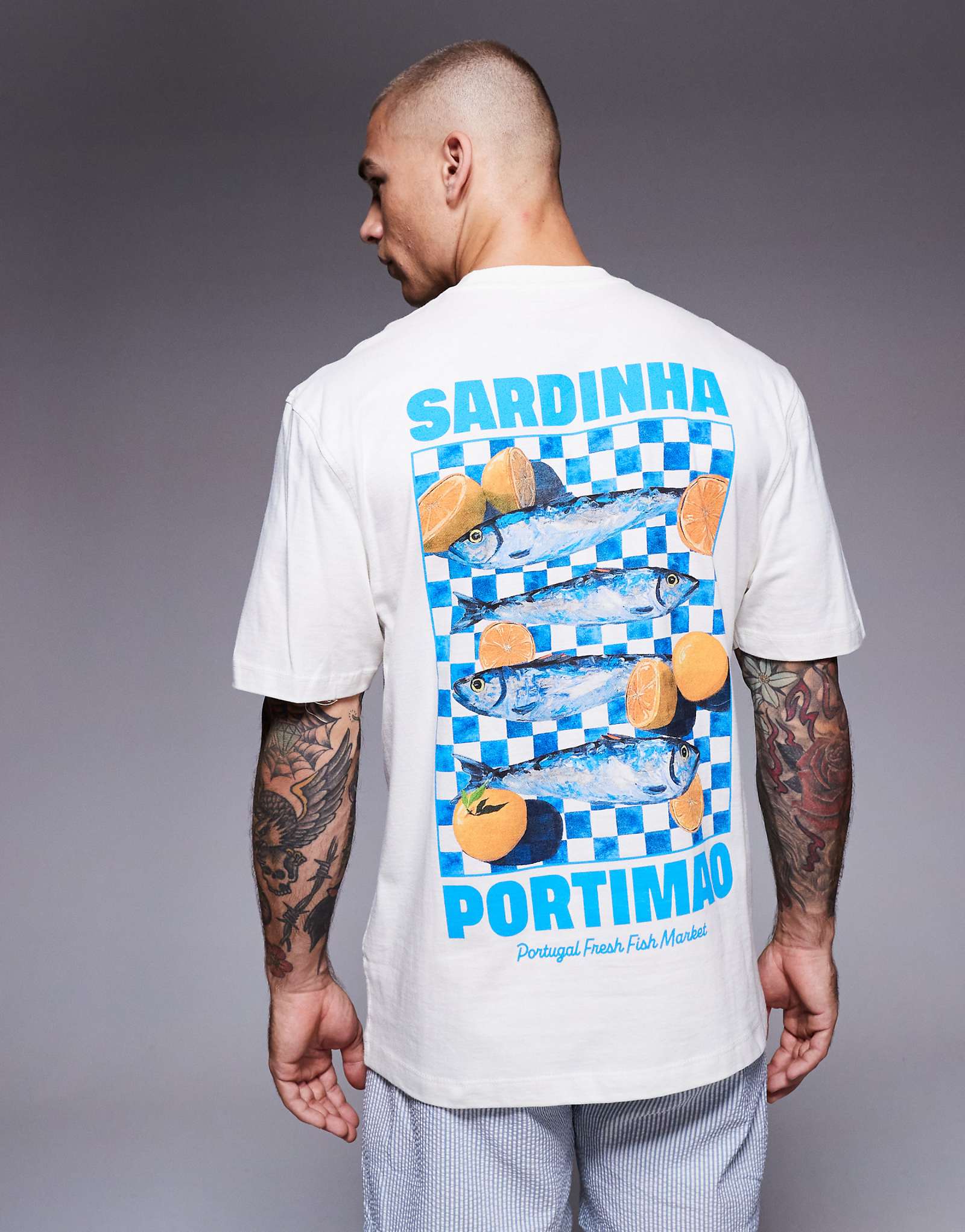 Футболка River Island regular fit с сардинами цвета экрю 9790₽