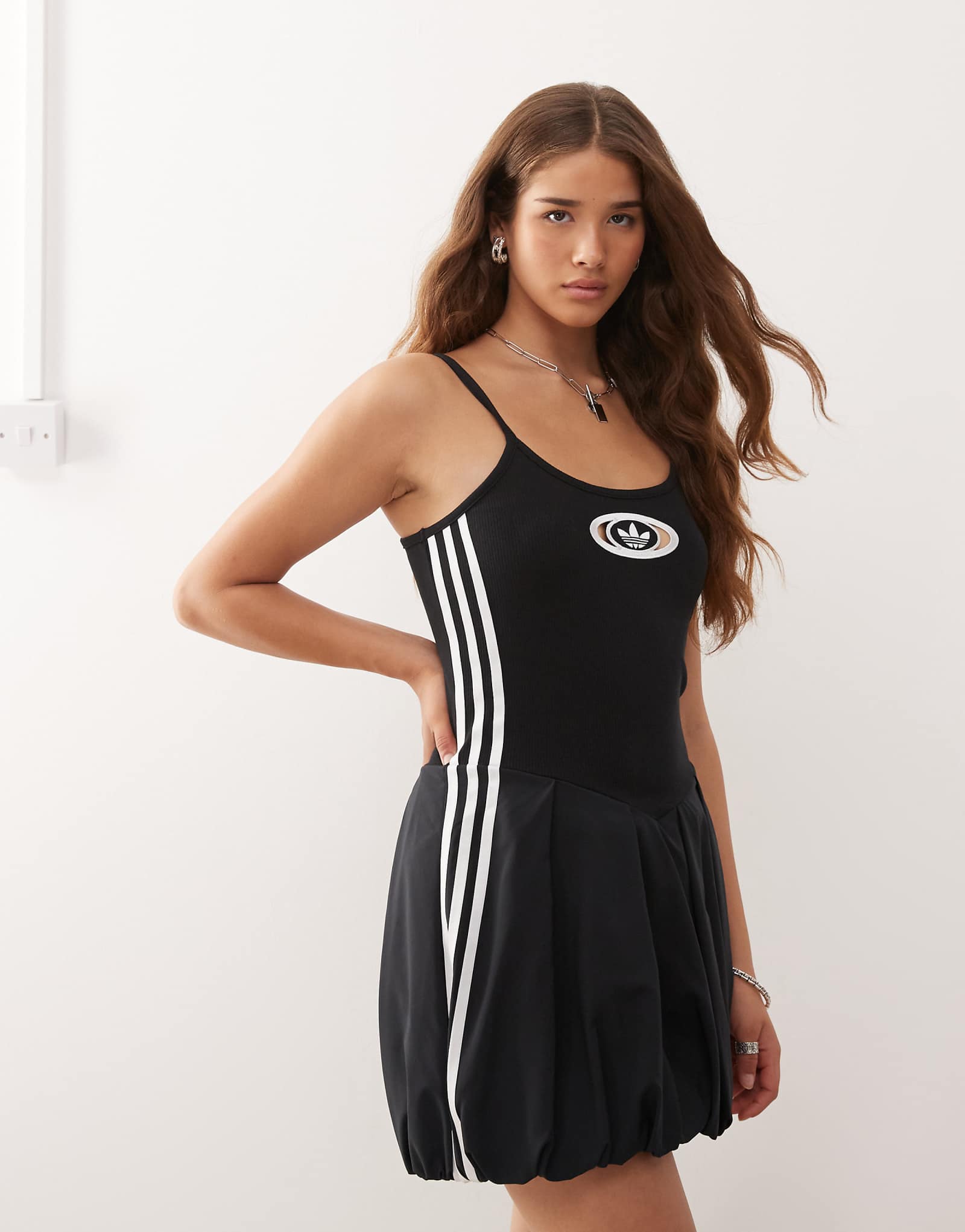 Платье-баллончик adidas Originals Campus черного цвета 15290₽