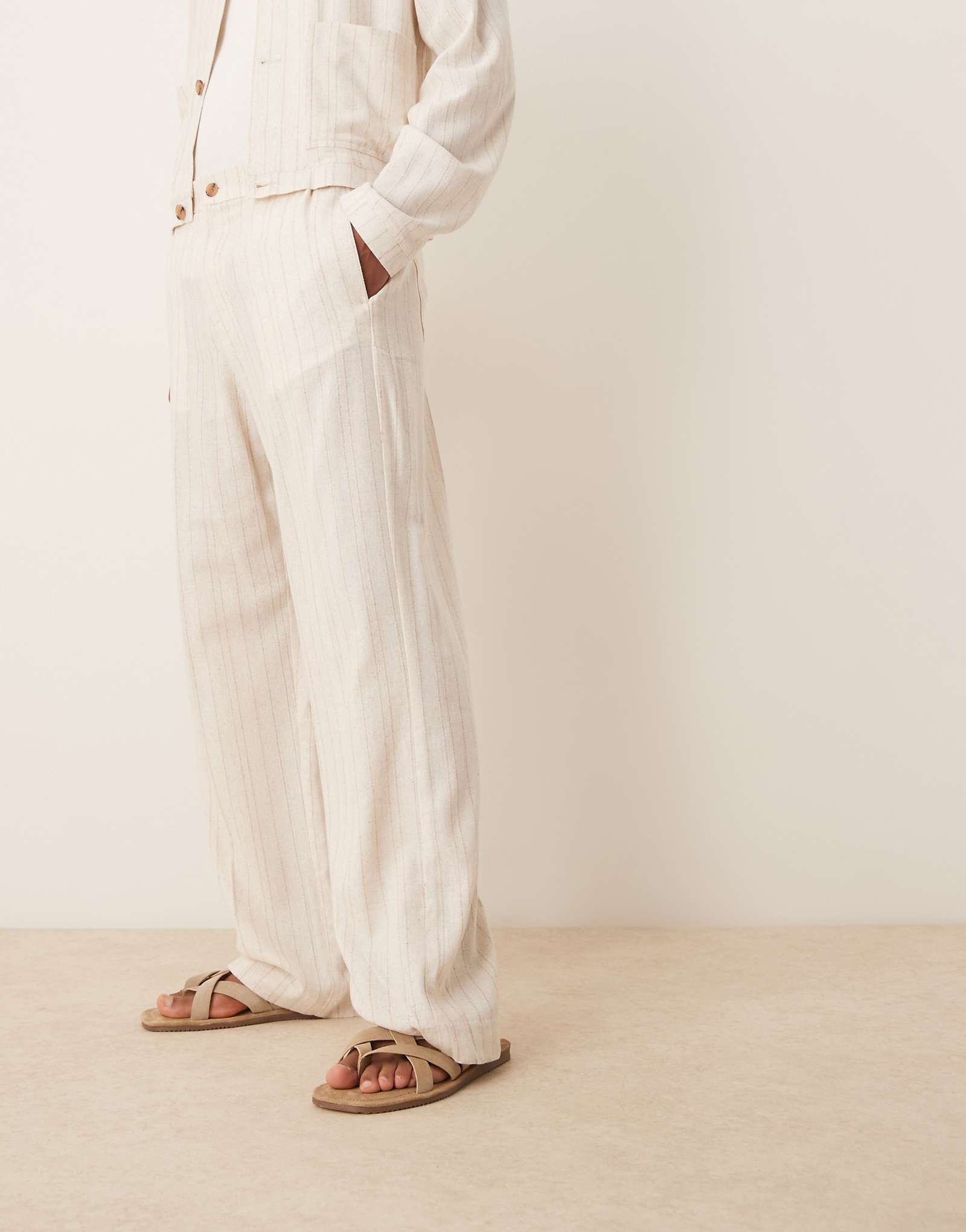 Дизайнерские льняные брюки ASOS прямого кроя в тонкую полоску stone - часть комплекта 13690₽