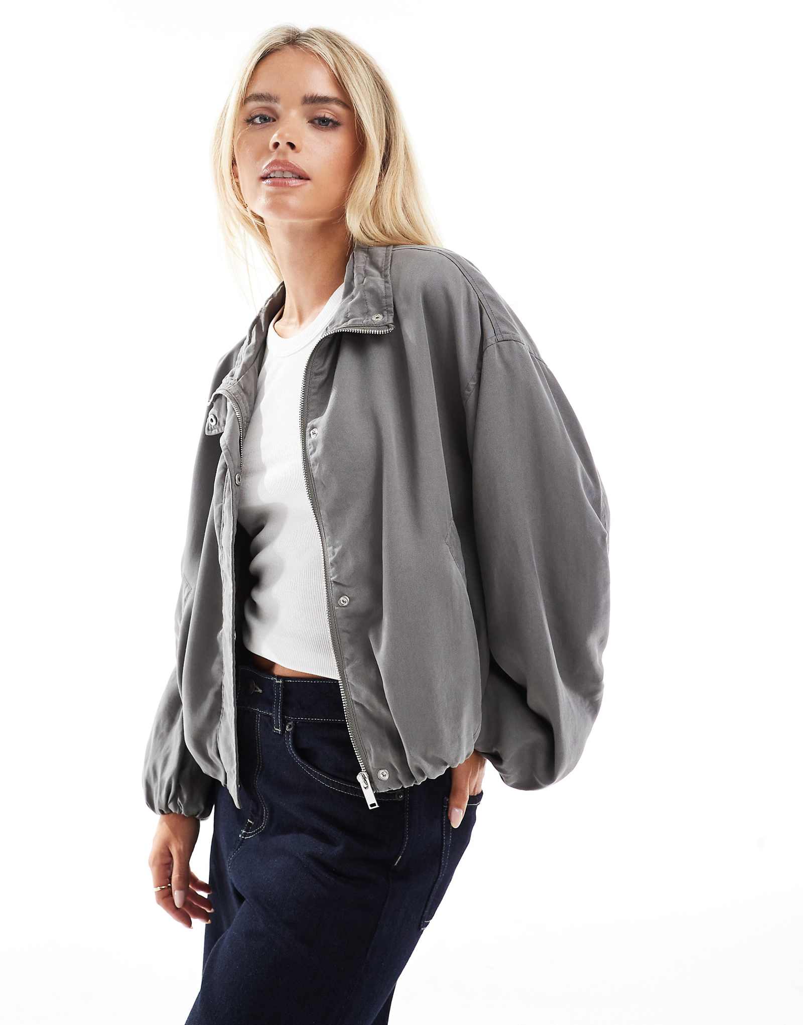 Жакет с воронкообразным вырезом и рюшами от ASOS DESIGN Petite цвета древесного угля 16290₽