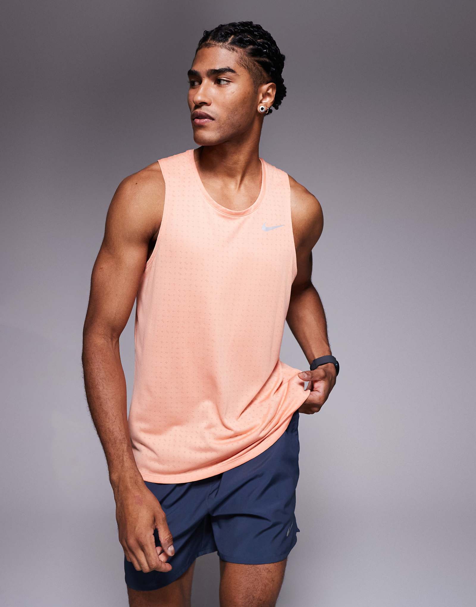 Майка Nike Running Dri-FIT Breathe Miler оранжевого цвета 9190₽