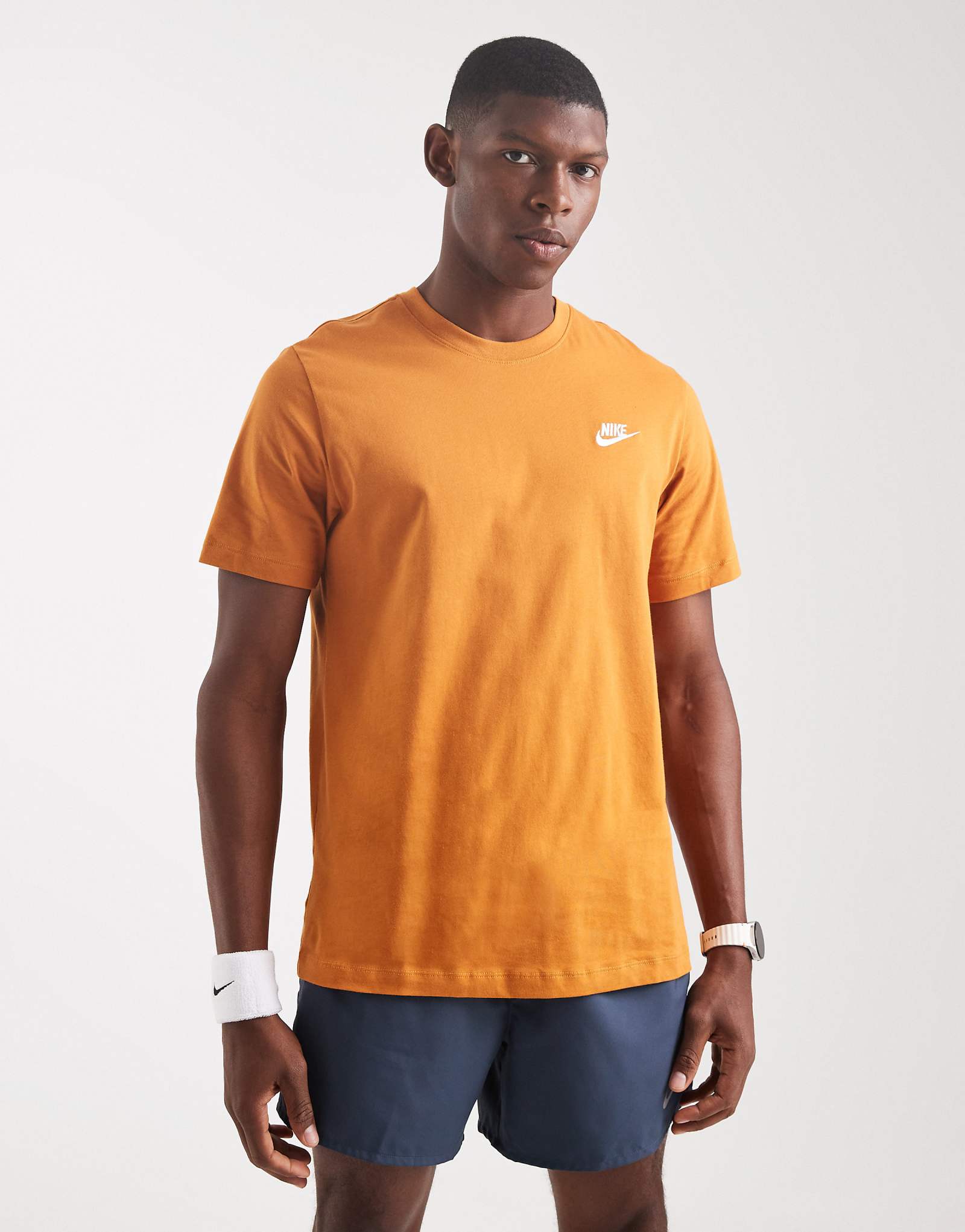 Клубная футболка Nike оранжевого цвета 5490₽