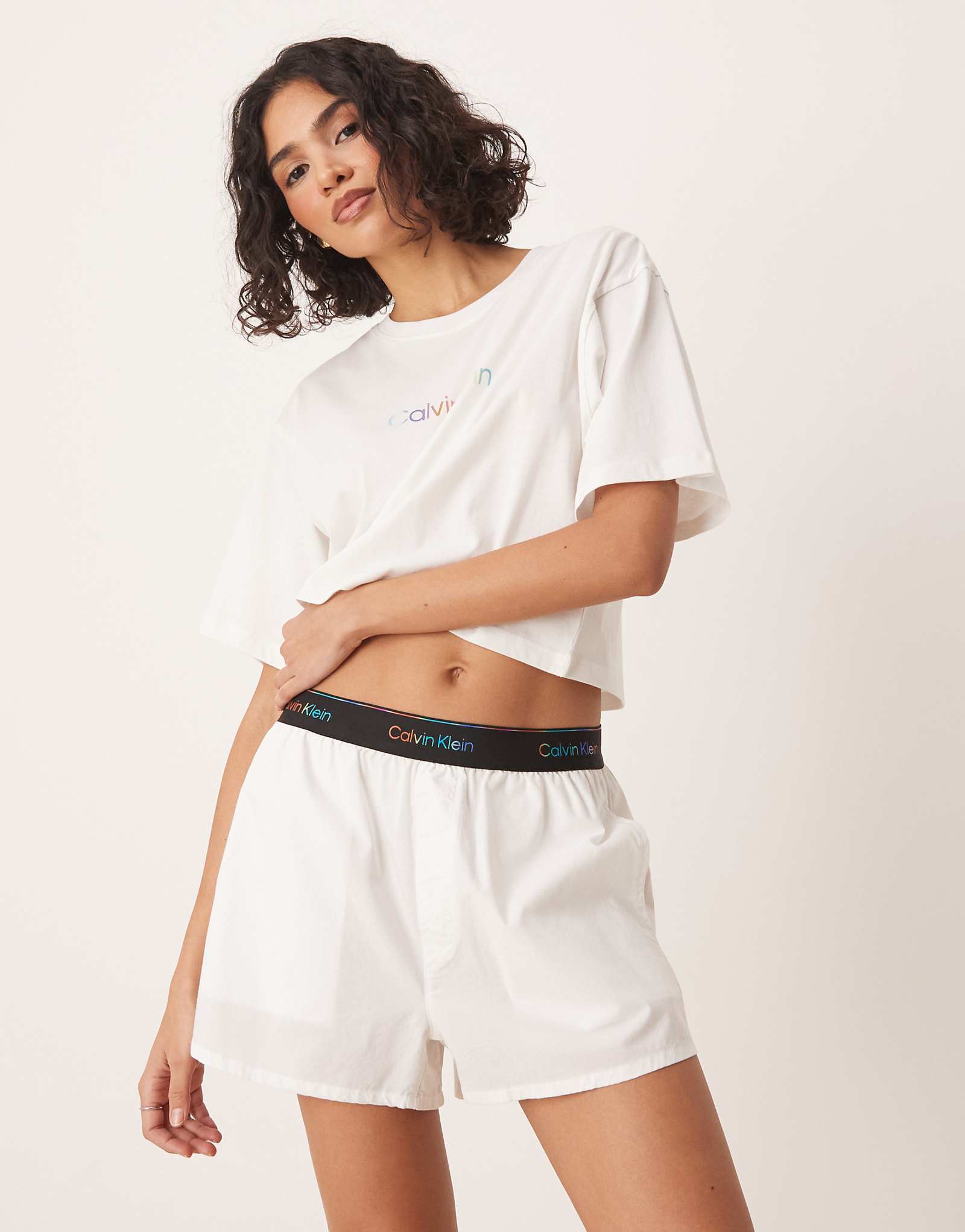 Белые тканые боксерские шорты Calvin Klein Pride 5690₽