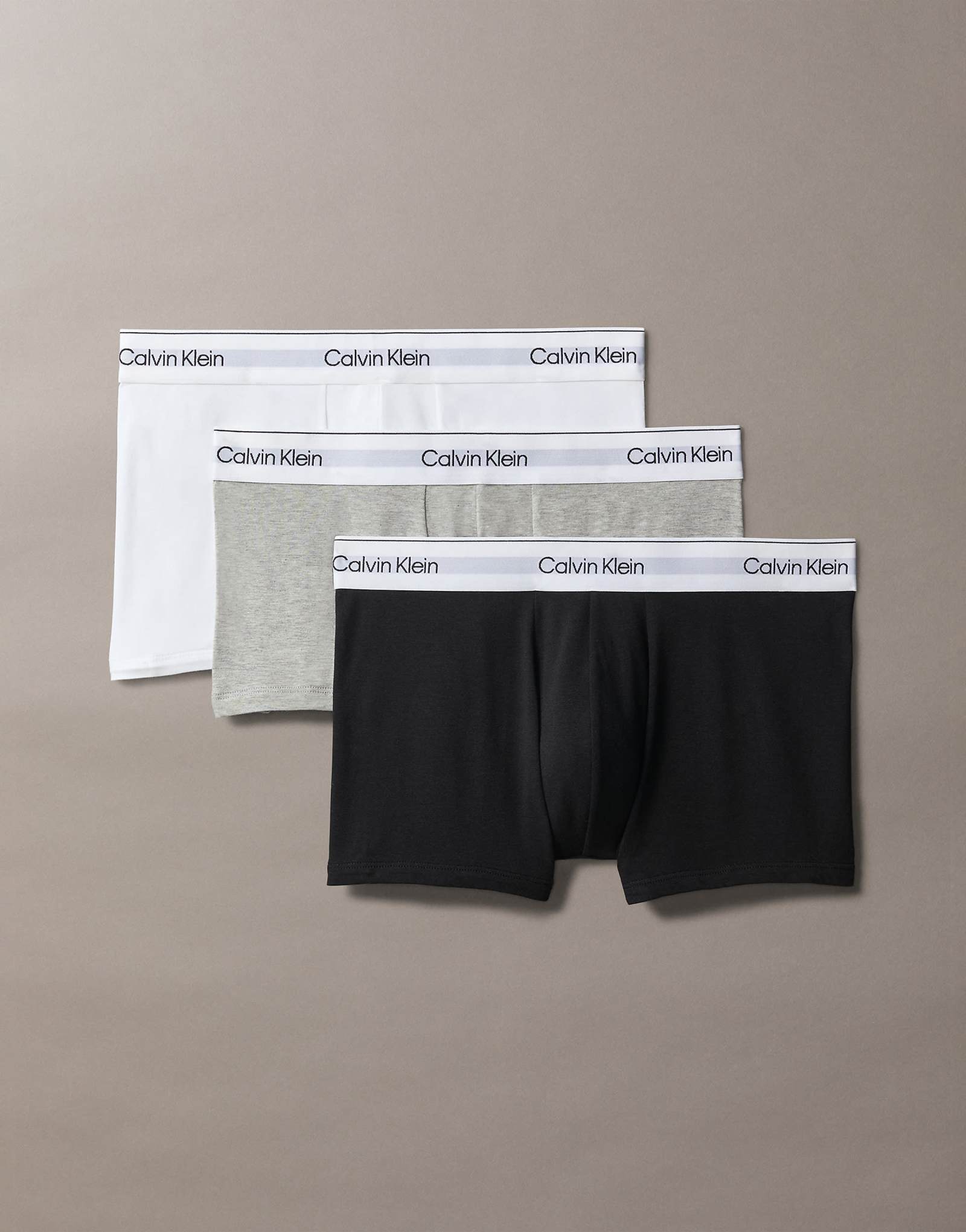 Трусы Calvin Klein Icon Cotton Stretch с низкой посадкой из 3-х упаковок белого серого и черного цветов 12190₽