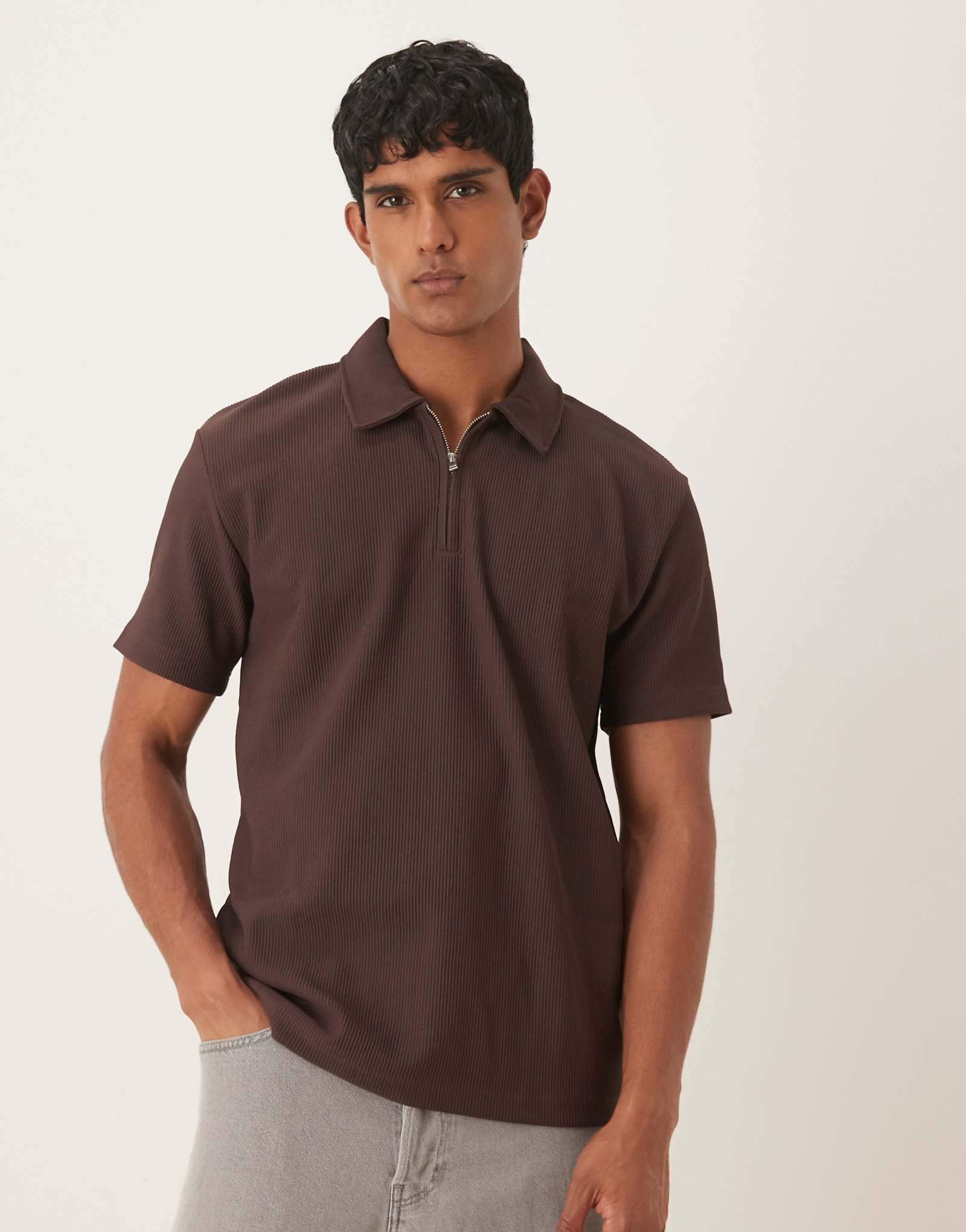 Выбранная рубашка поло Homme plisse на молнии коричневого цвета 12890₽