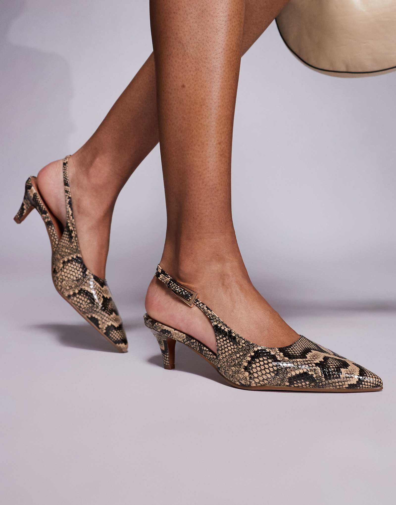 Туфли-лодочки на плоской подошве River Island со змеиным принтом 7090₽