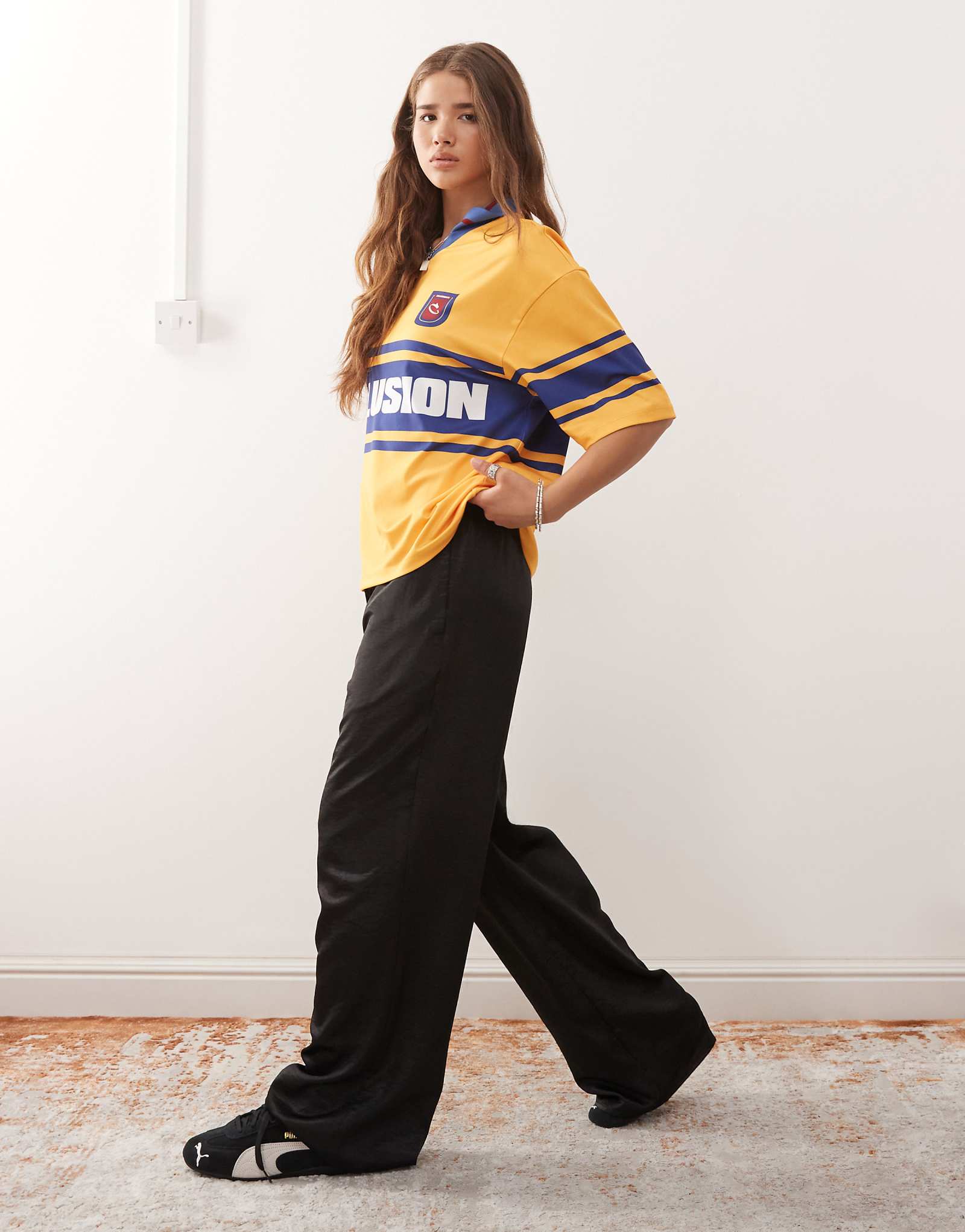 Атласные брюки COLLUSION с широкими штанинами черного цвета 9190₽