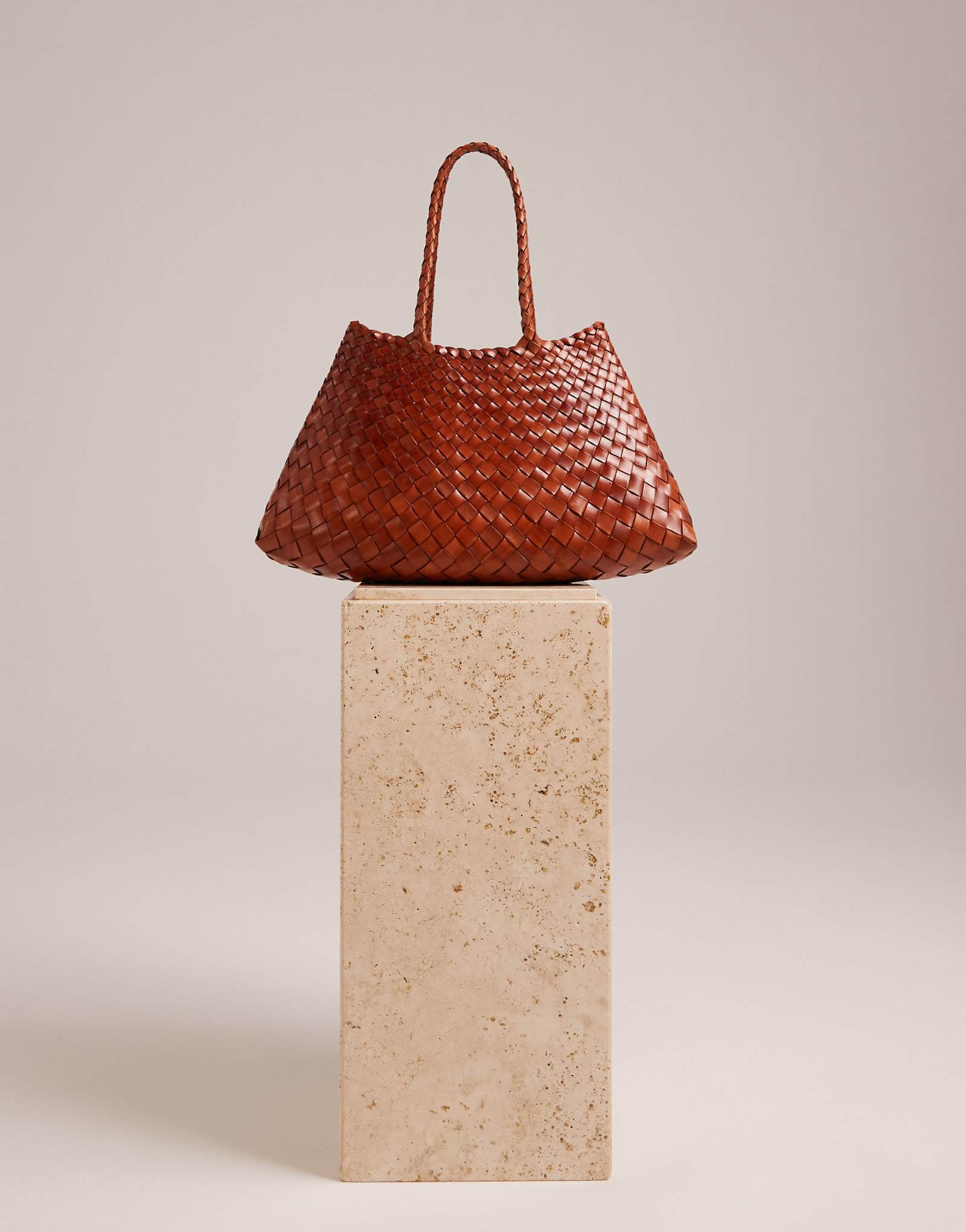 Большая плетеная кожаная сумка Dragon Diffusion santa croce коричневого цвета 142790₽