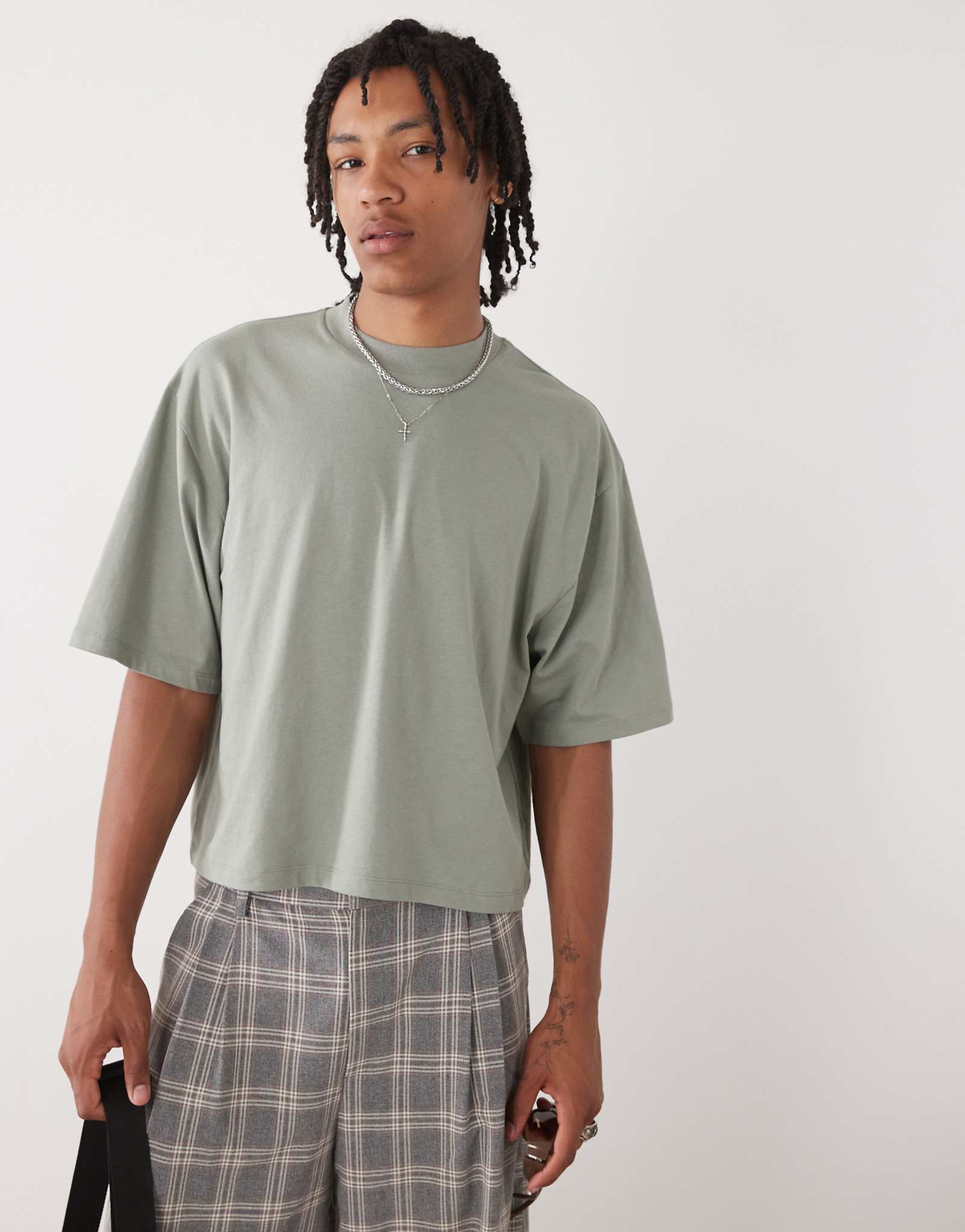 Облегающая расслабленная футболка COLLUSION цвета шалфея 3290₽