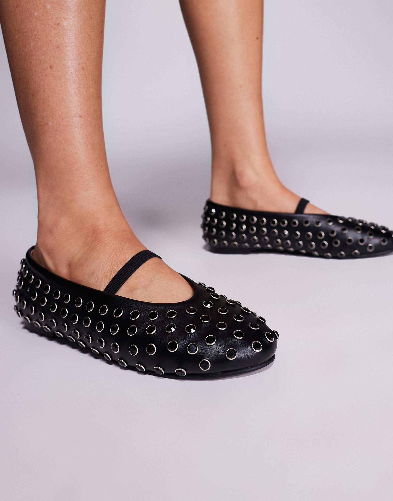 Публичное желание - черные балетки с шипами от Mina