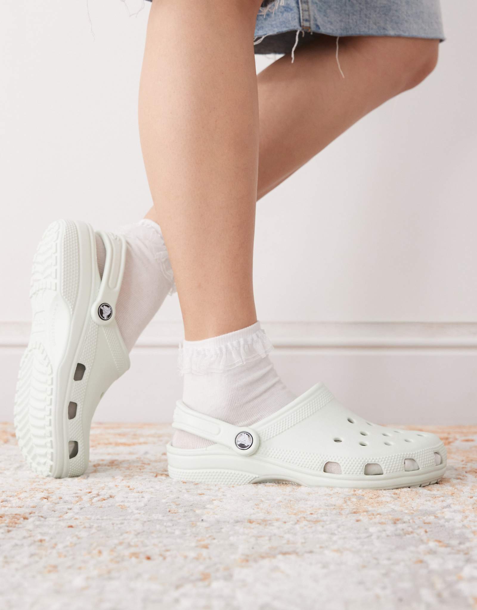 Классические сабо Crocs мятного оттенка 16990₽