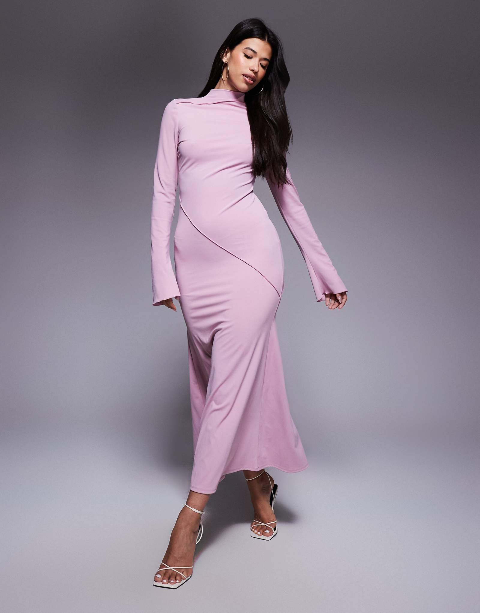 Макси-платье Daska нежно-розового цвета с асимметричным швом 31890₽