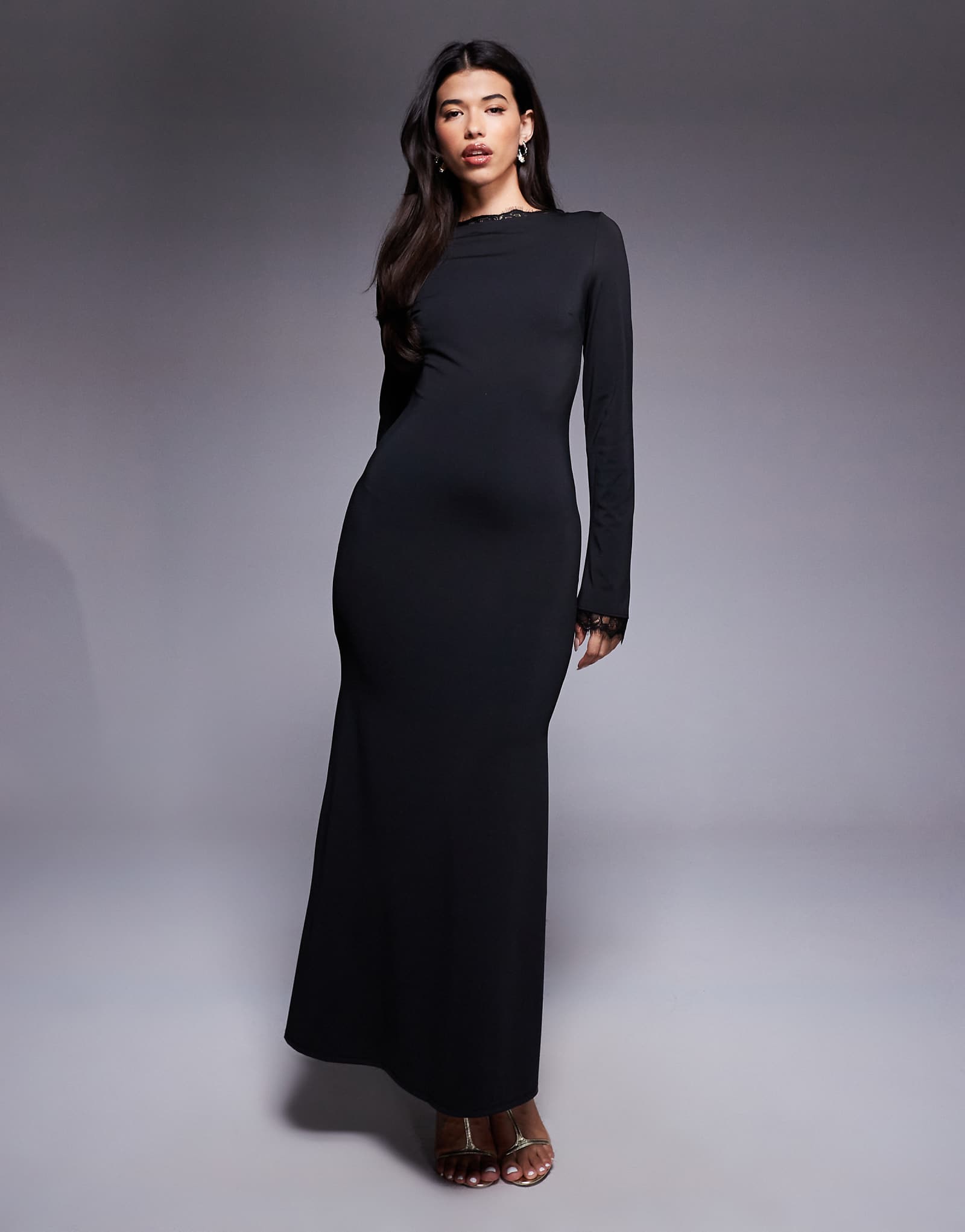 Макси-платье Daska черного цвета с кружевными деталями