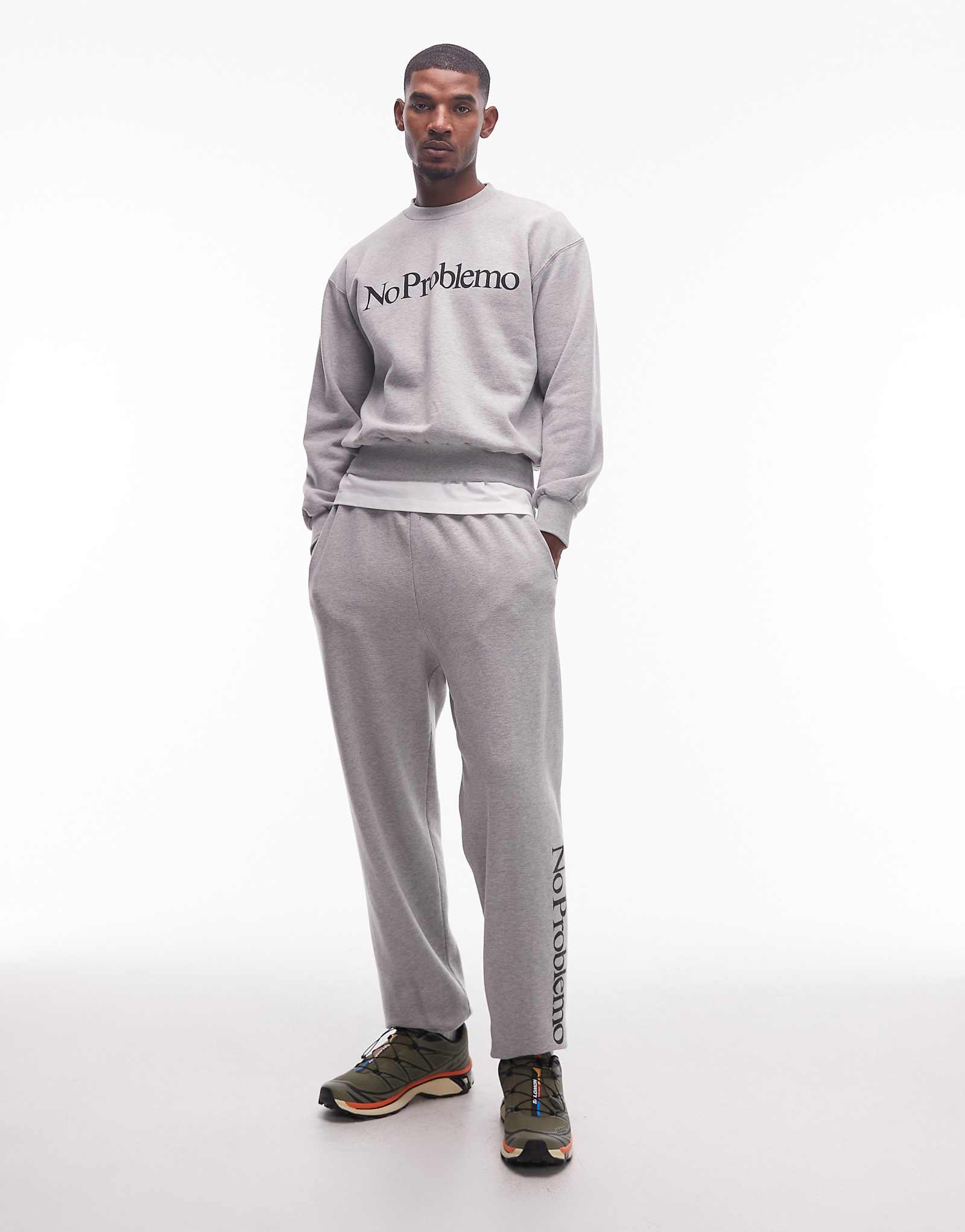 Спортивные брюки с логотипом No Problemo из серого вереска 42590₽