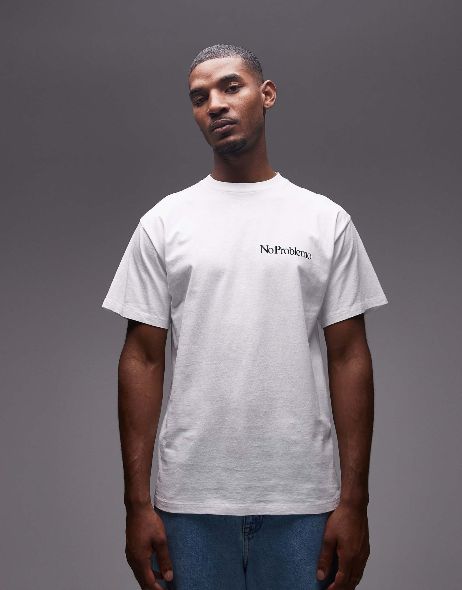 Белая футболка с мини-логотипом No Problemo