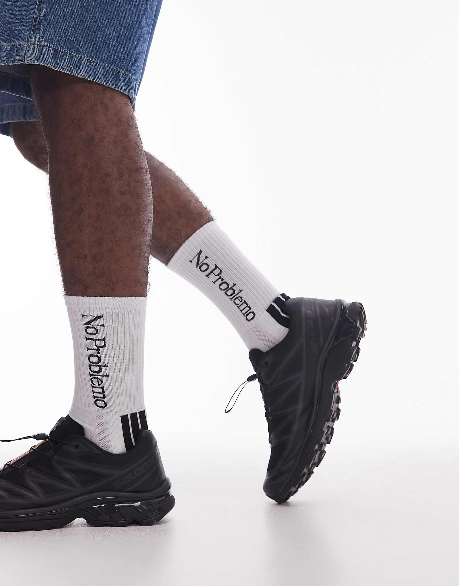 Белые носки в полоску украшены мотивом No Problemo 6390₽