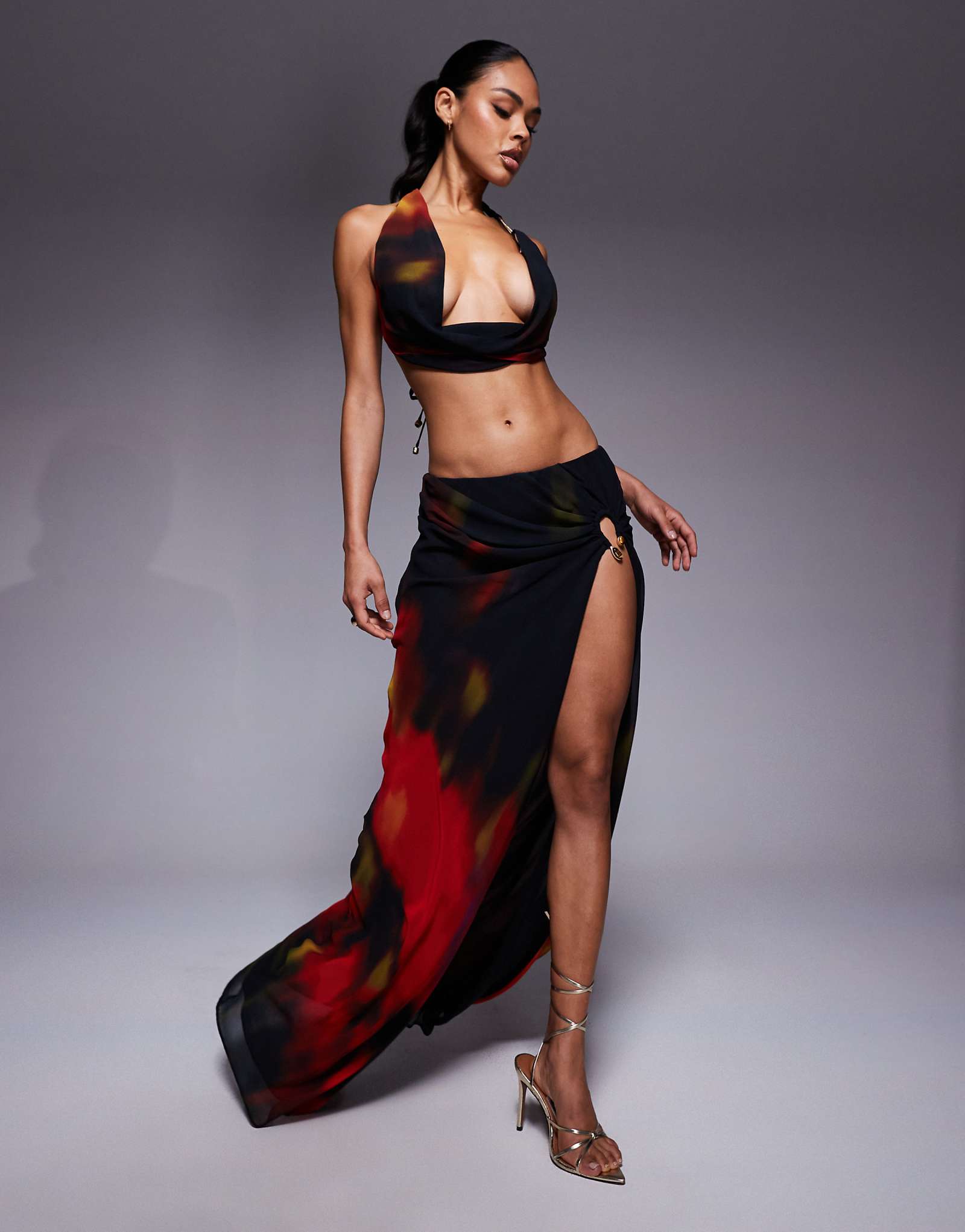 Шифо макси-юбка Oh Polly с разрезом до бедер и красным размытым принтом - часть комплекта 33690₽