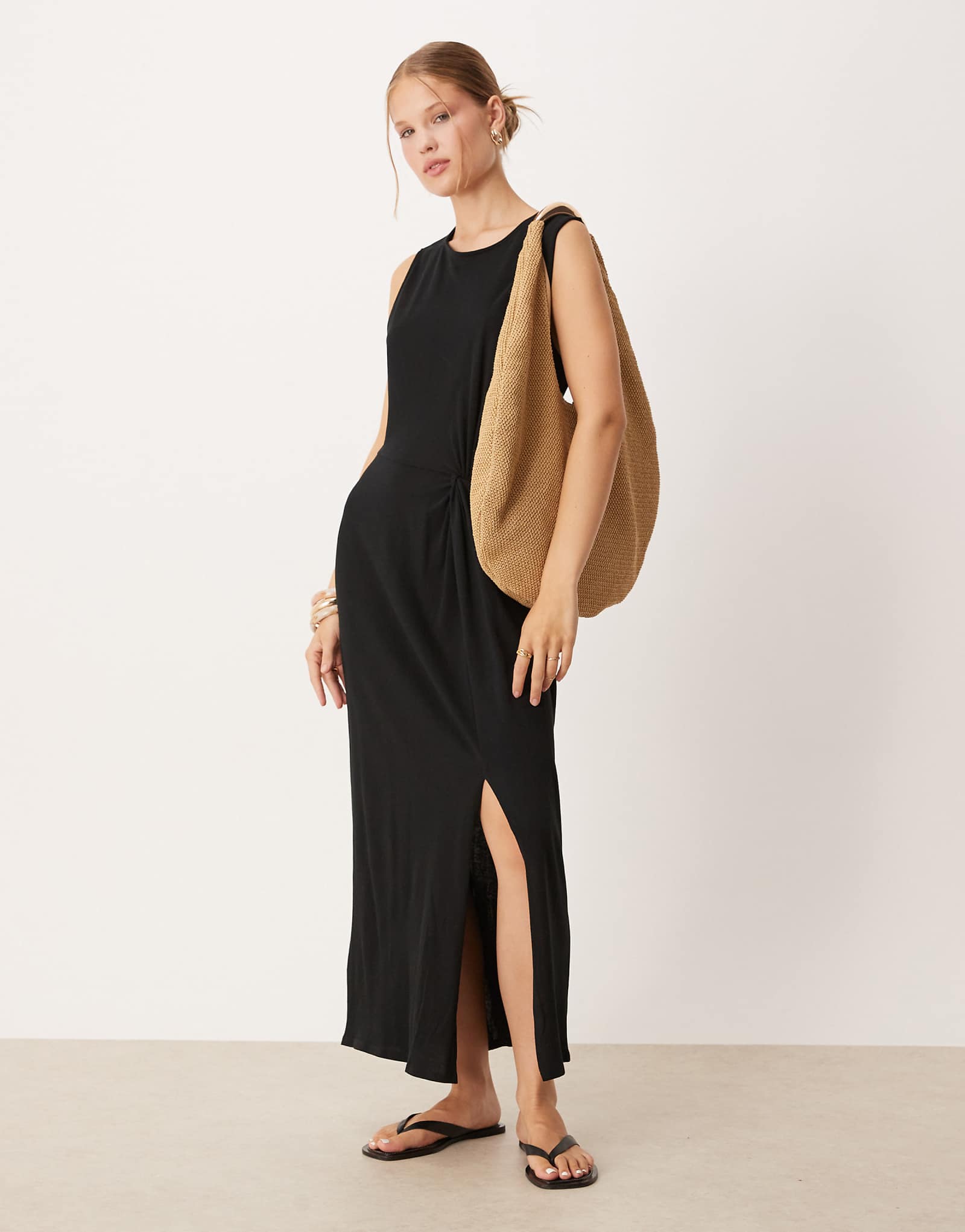 Черное миди-платье с узлом на шее Mango racer черного цвета 4290₽