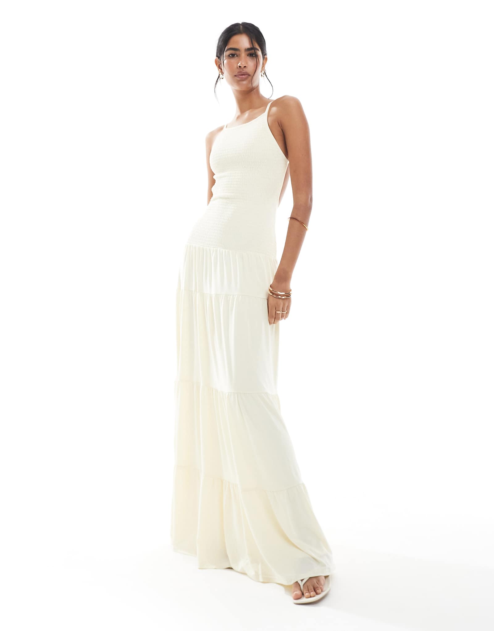 У нас было макси-платье с заниженной талией цвета слоновой кости