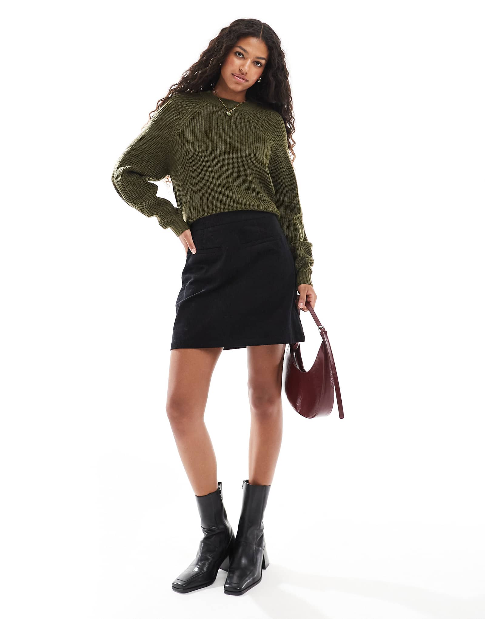 Мини-юбка из потертого шнура с карманом черного цвета 5690₽