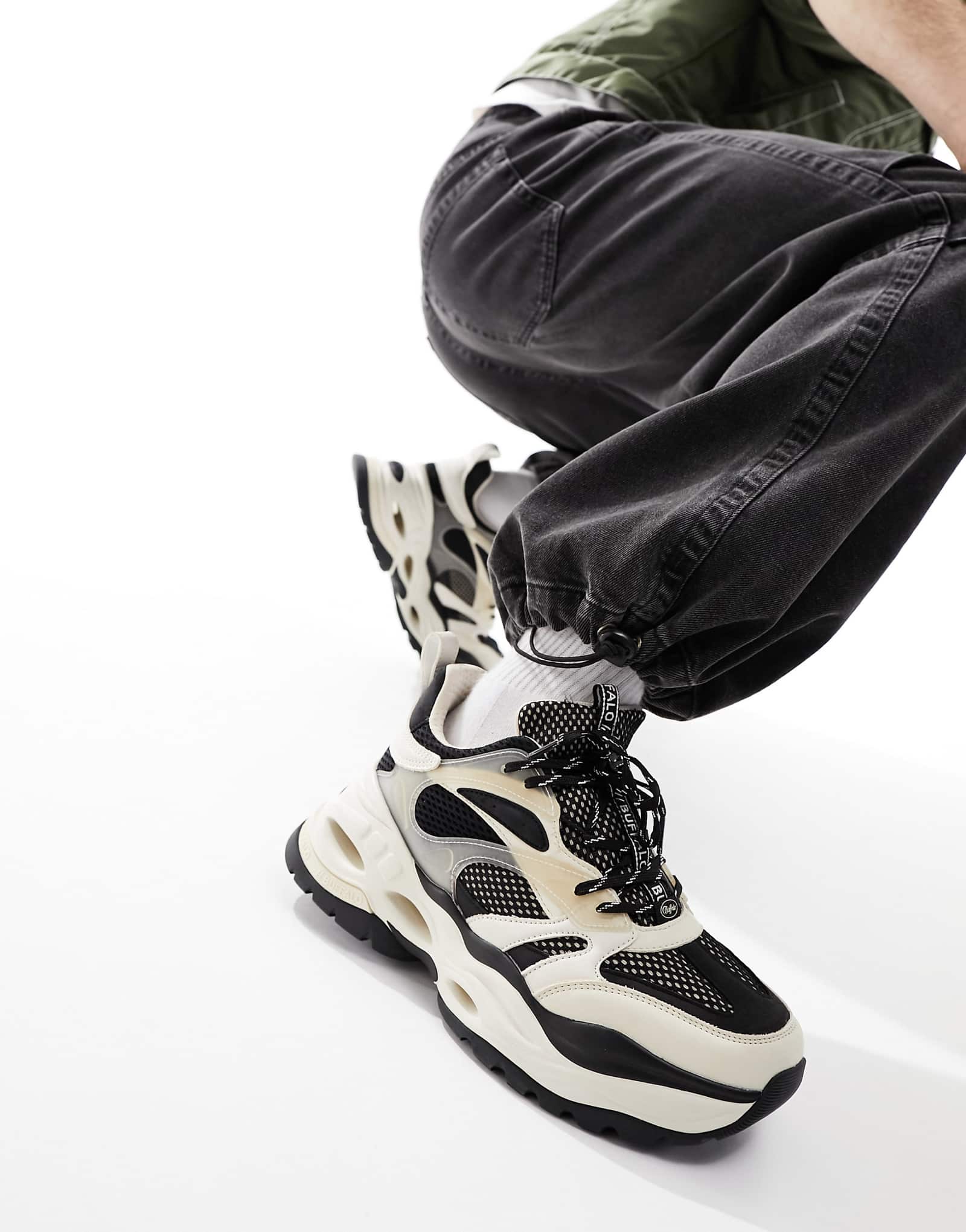 Веганские массивные кроссовки Buffalo черного цвета 47790₽