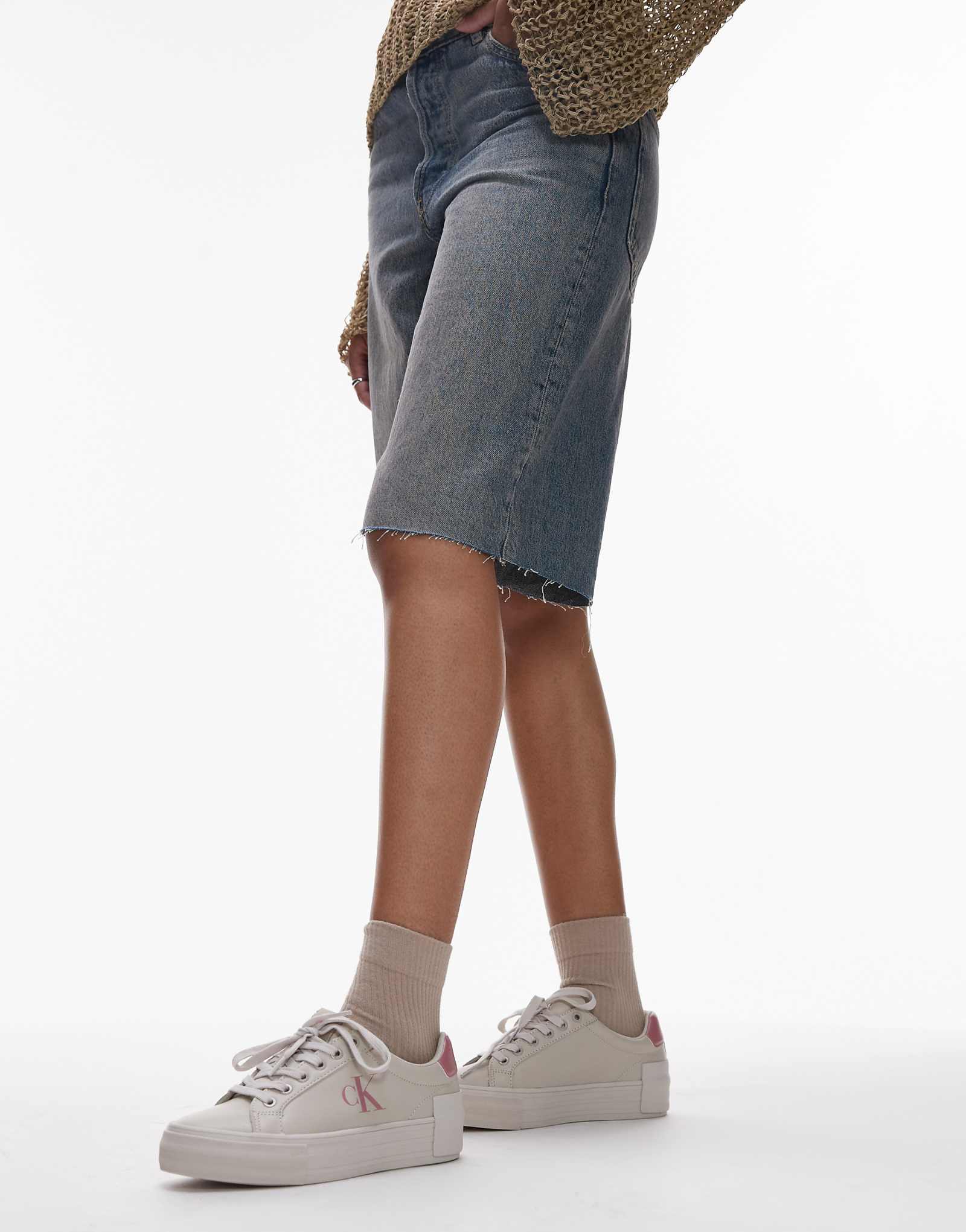 Кроссовки Calvin Klein Jeans на плоской подошве цвета яичной скорлупы и пыльной розы 12390₽