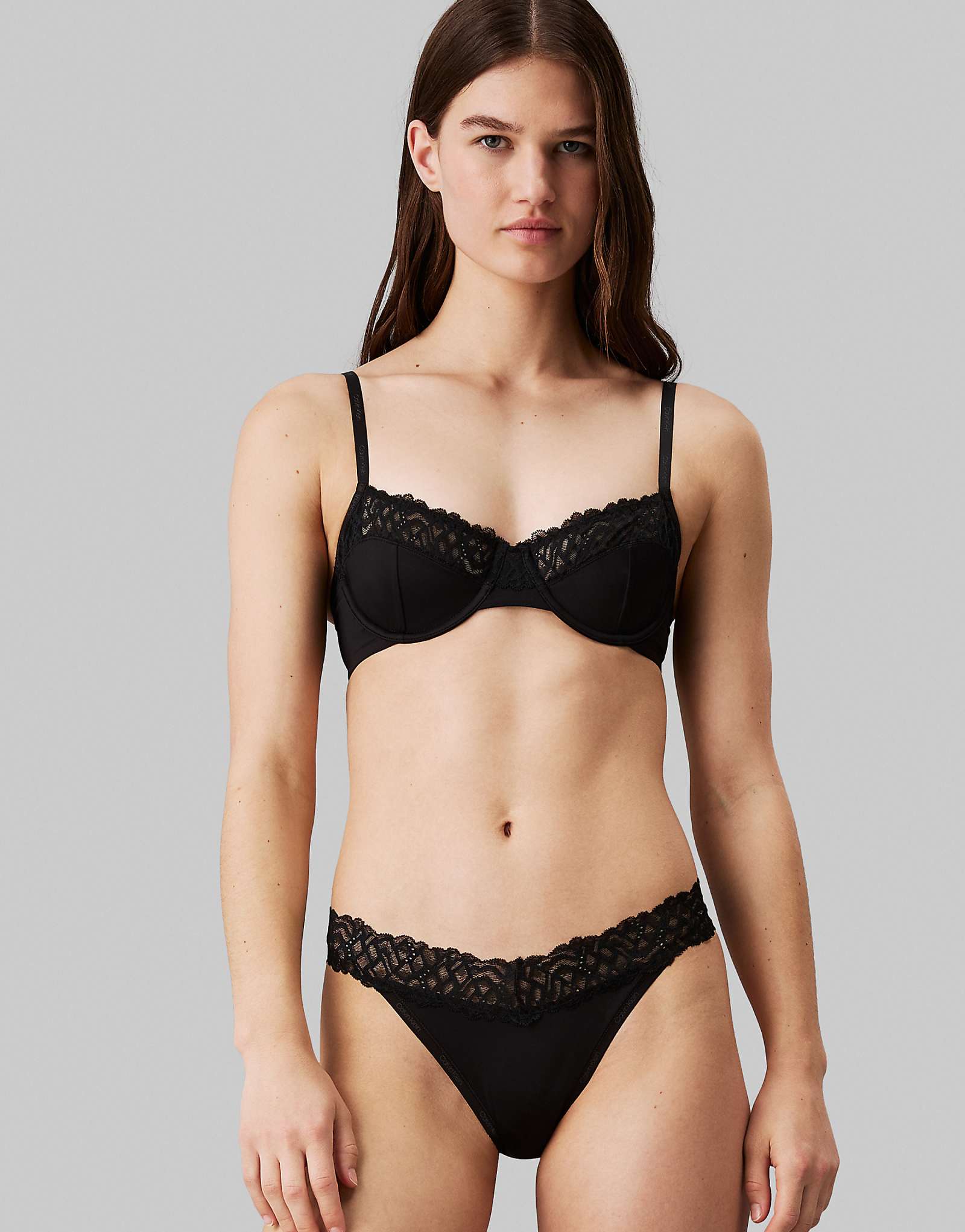 Черный демисезонный бюстгальтер на косточках Calvin Klein Attraction с кружевной отделкой 6290₽