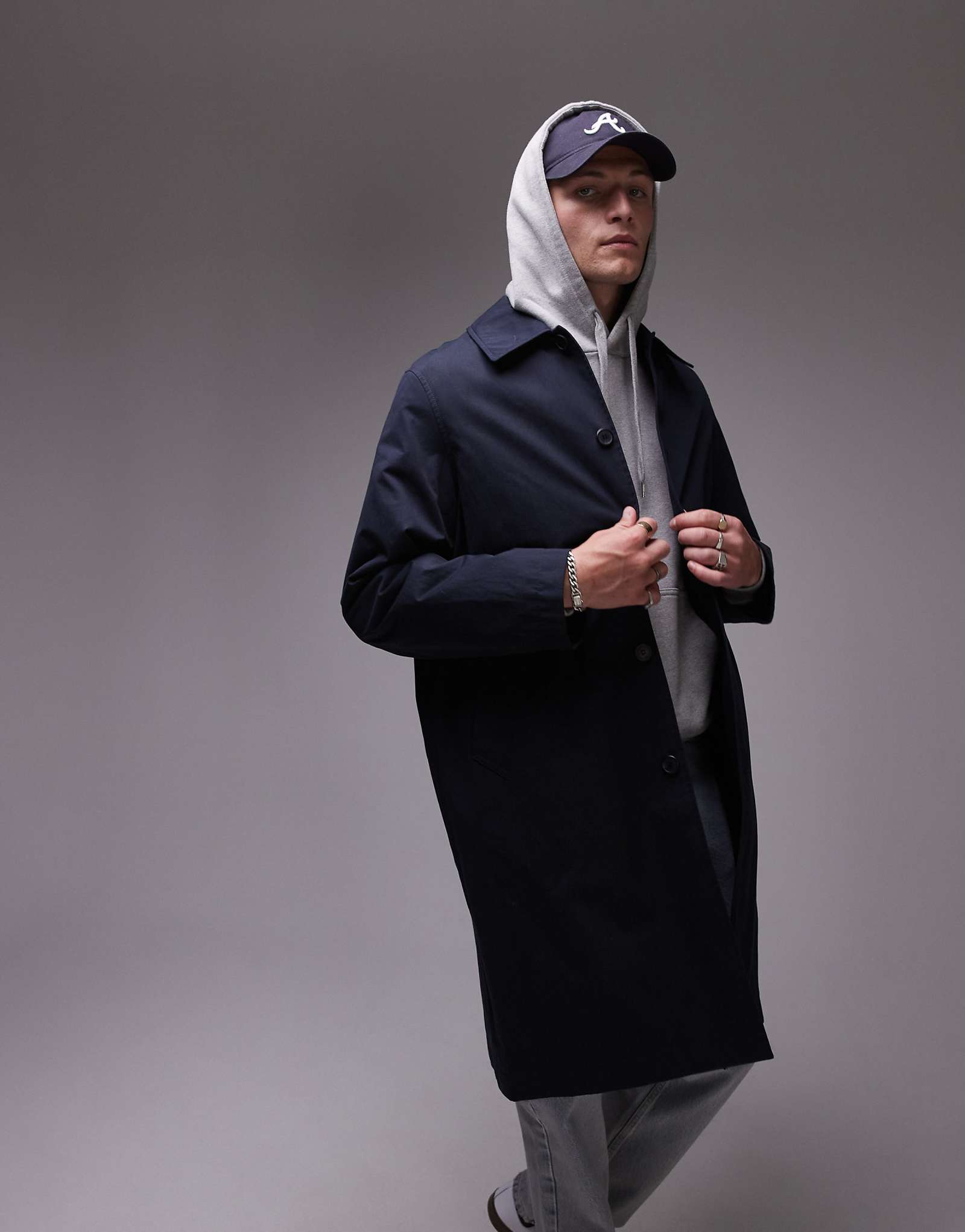 Автомобильное пальто ARKET oversize темно-синего цвета 25090₽