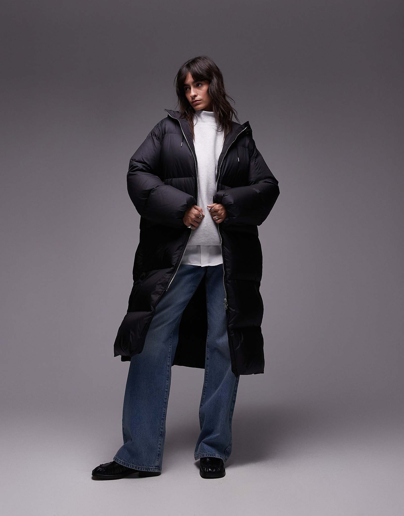 Черное миди-пальто-фугу на пуху от ARKET черного цвета 47690₽