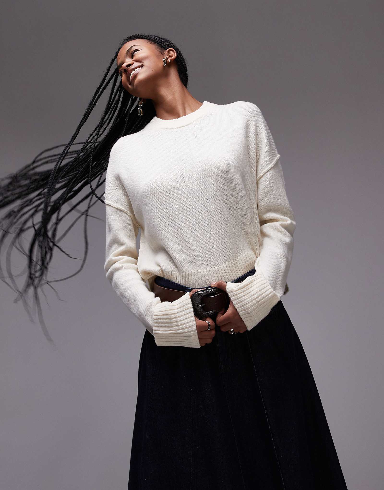 Шерстяной свитер с круглым вырезом ARKET темно-белого цвета 12690₽