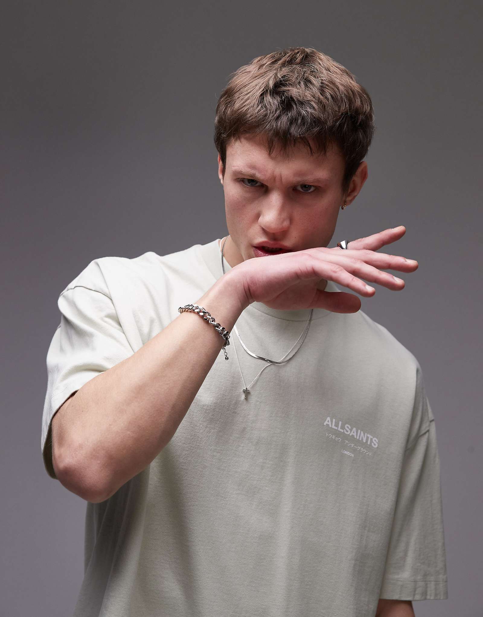 Футболка оверсайз AllSaints Underground цвета комбу зеленого цвета 19390₽