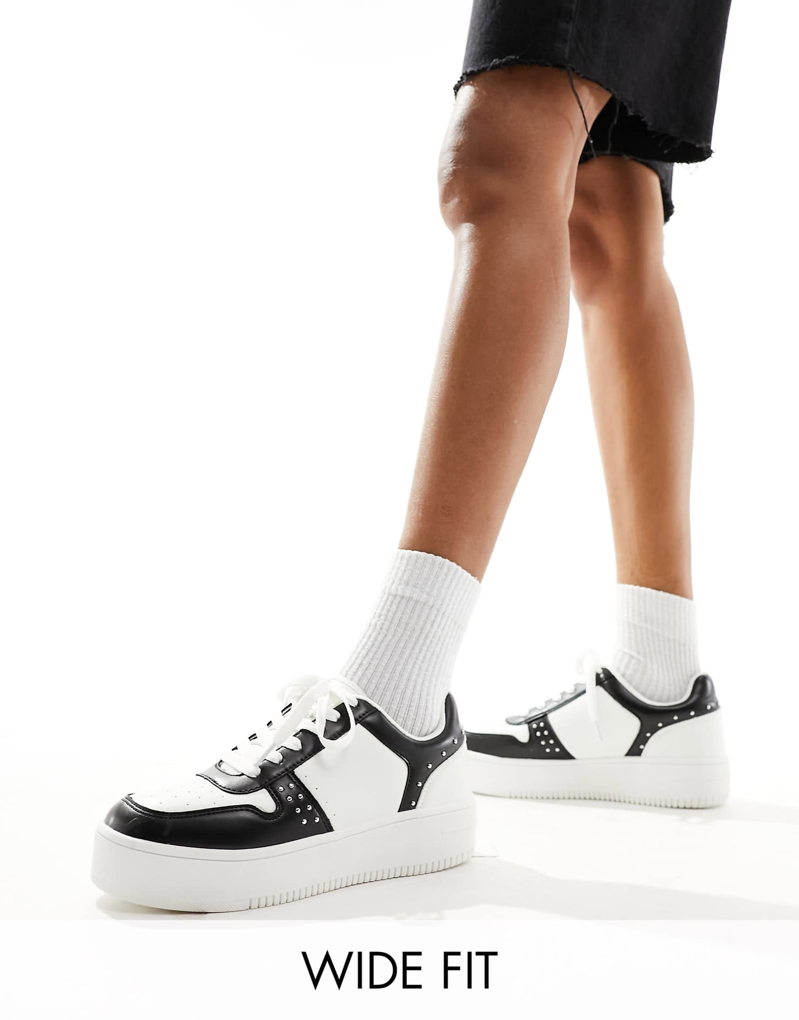 Широкие кроссовки Simply Be черного цвета